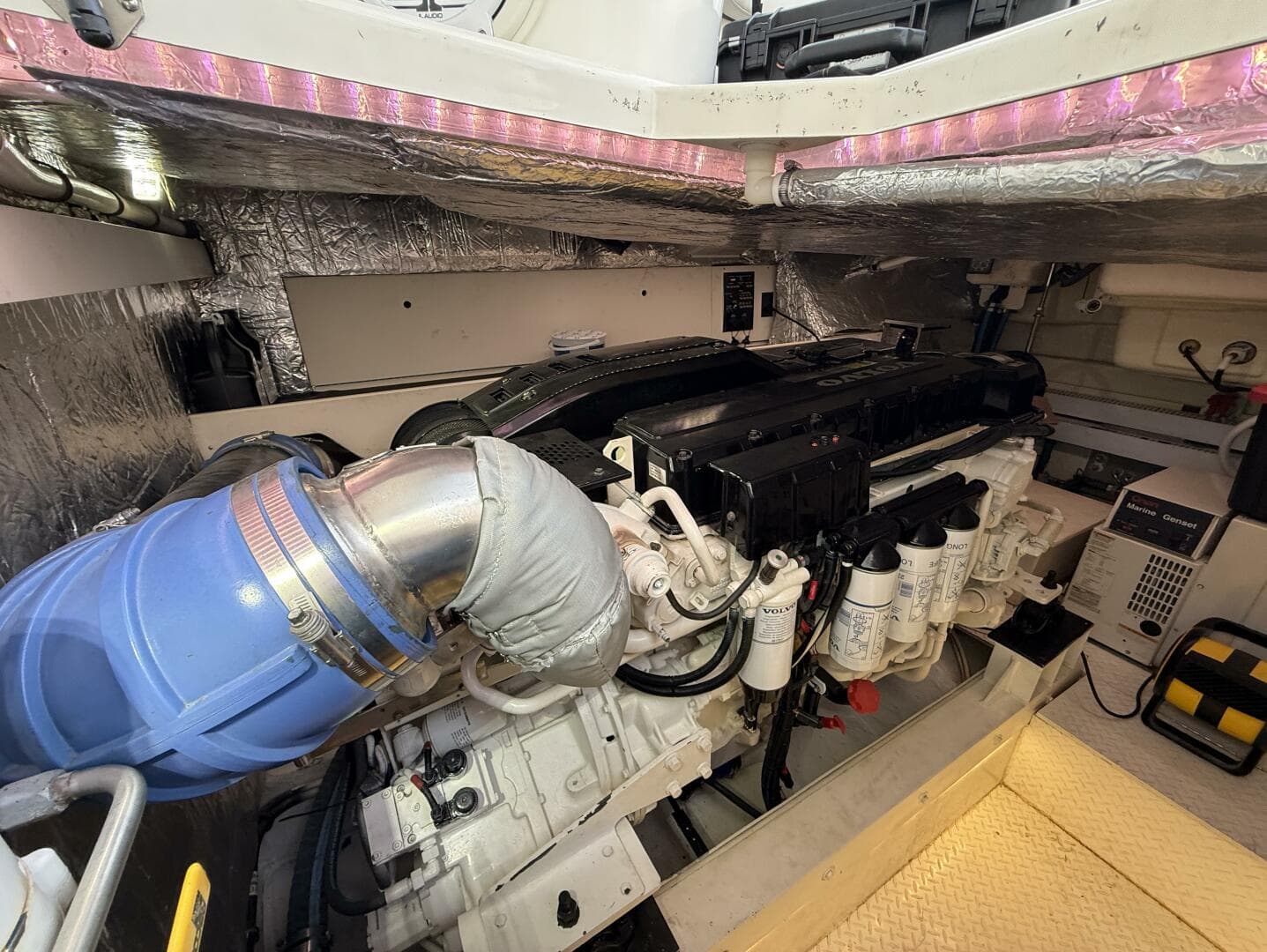 2007 Cruisers Yachts 560 Express — photo 26