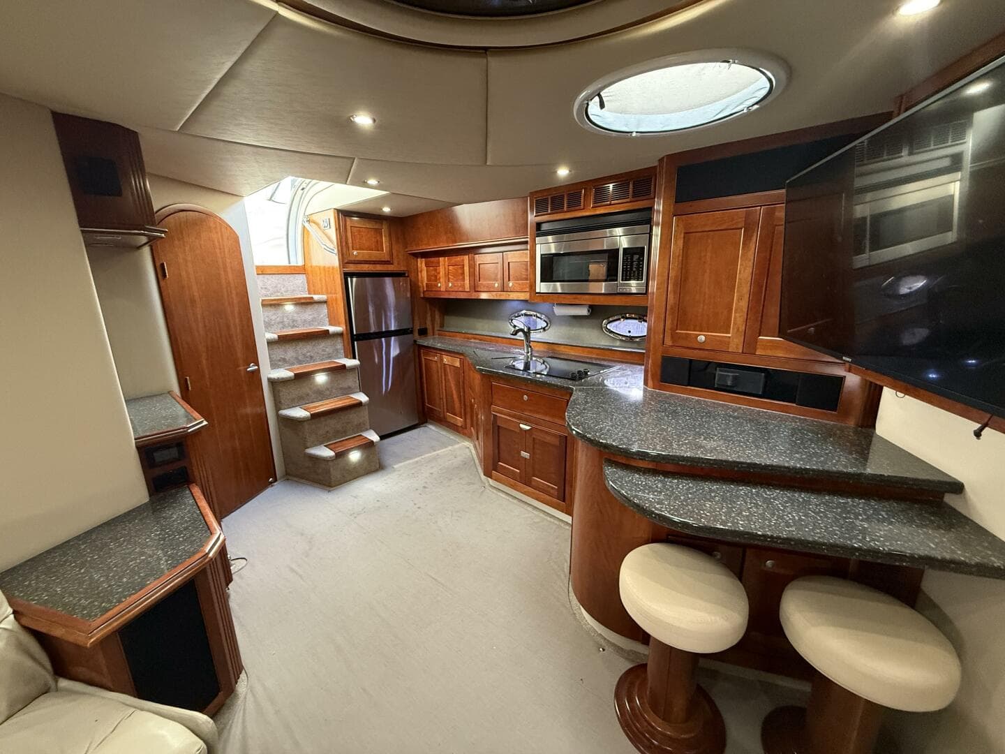 2007 Cruisers Yachts 560 Express — photo 16