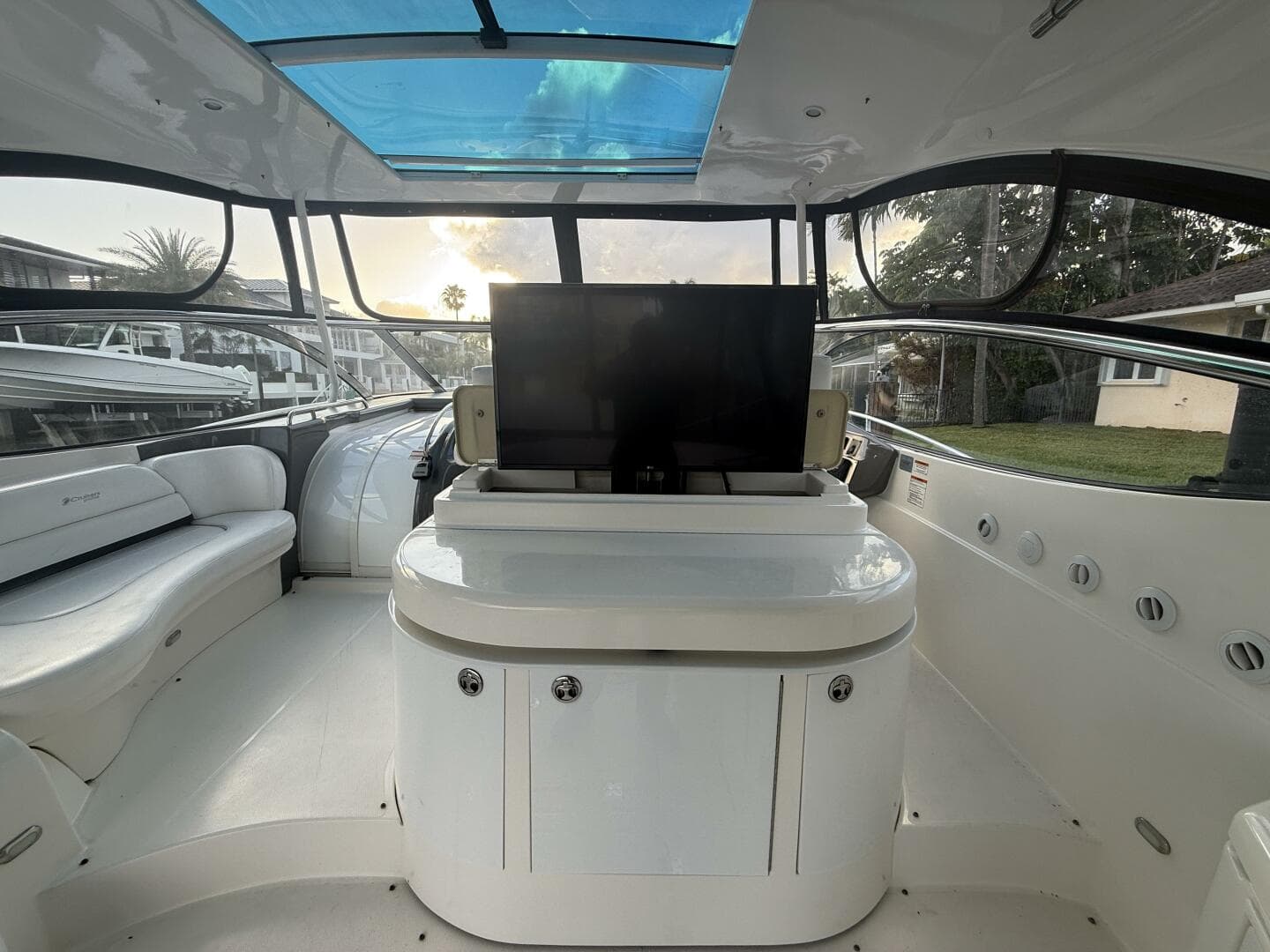 2007 Cruisers Yachts 560 Express — photo 11