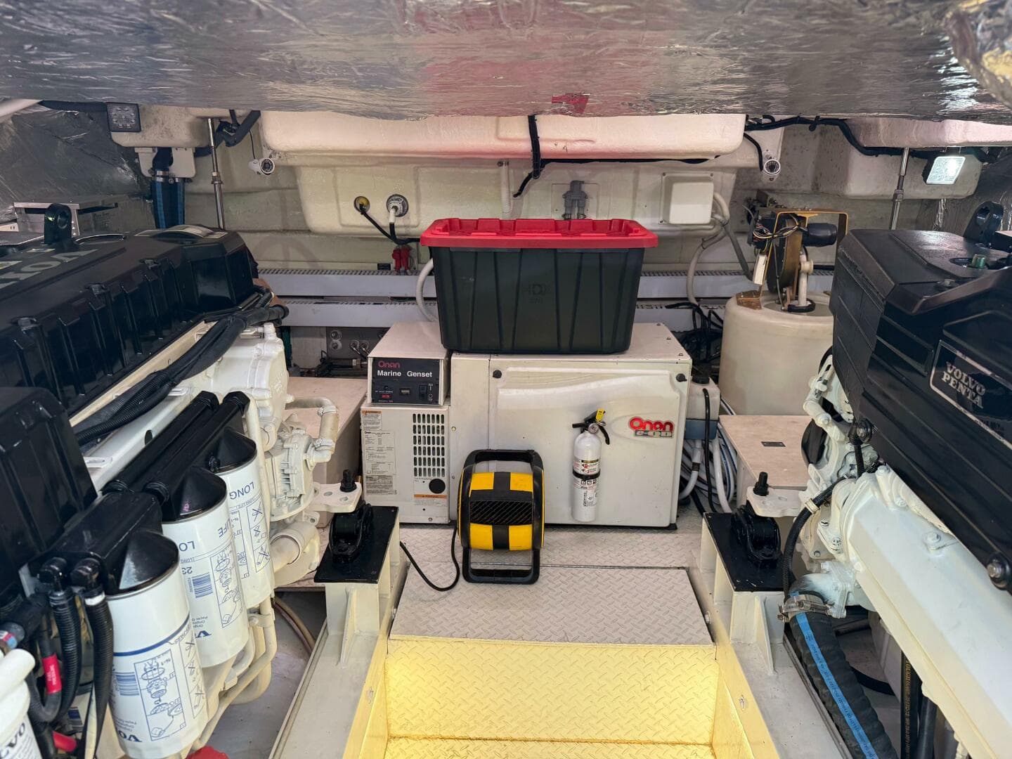 2007 Cruisers Yachts 560 Express — photo 28