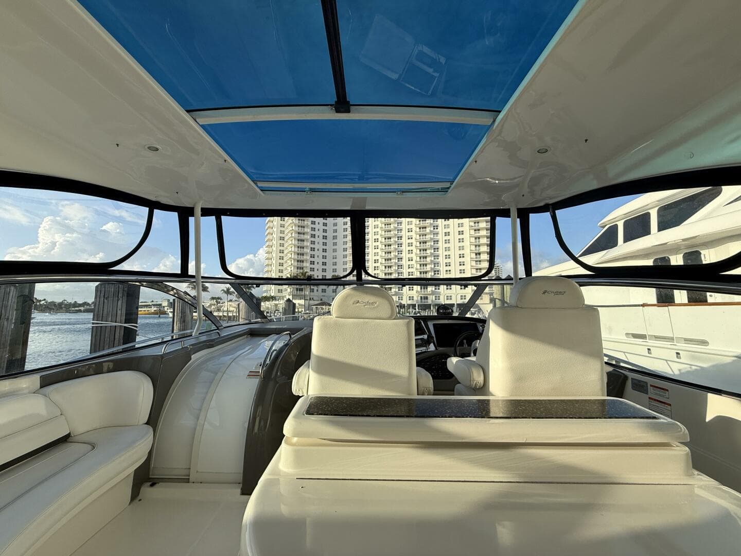 2007 Cruisers Yachts 560 Express — photo 12
