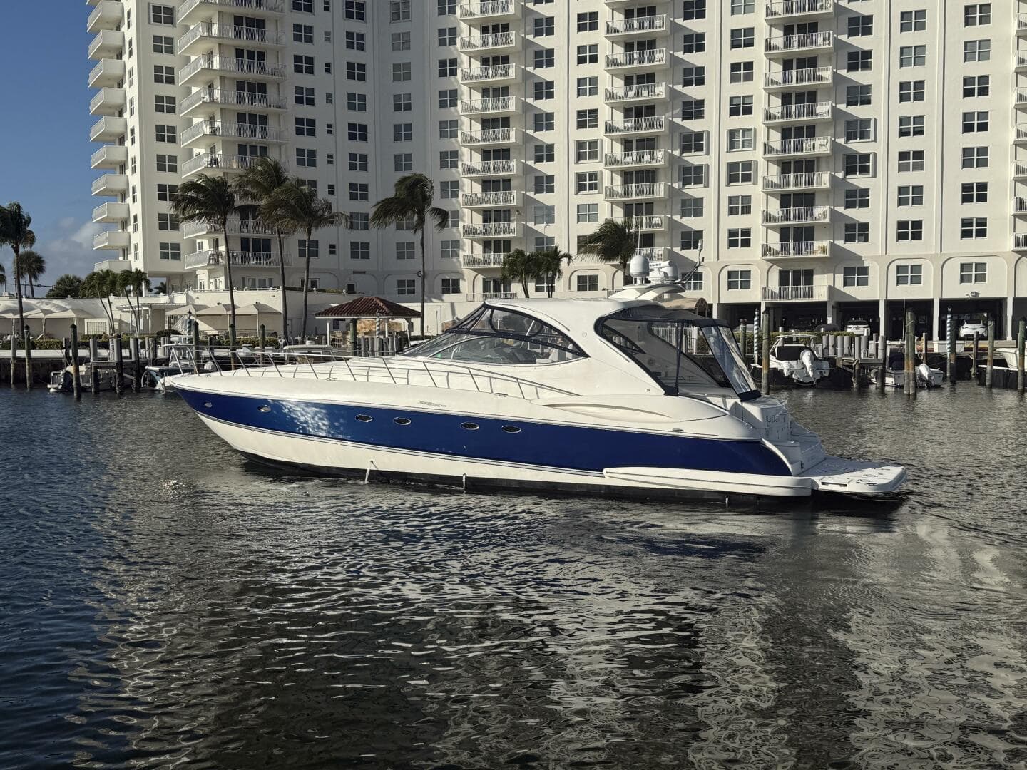 2007 Cruisers Yachts 560 Express — photo 2