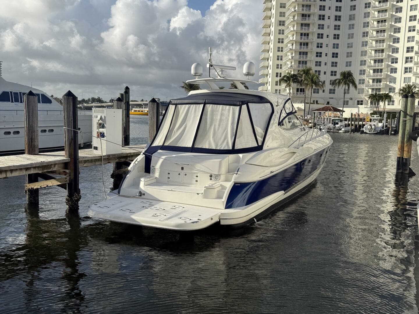 2007 Cruisers Yachts 560 Express — photo 3
