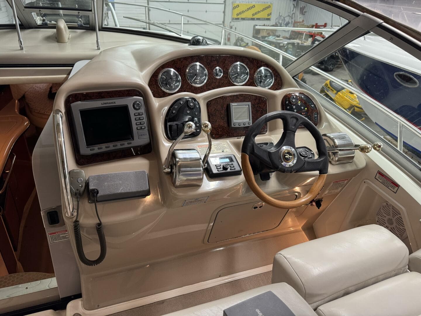 2002 Sea Ray 320 Sundancer — photo 10