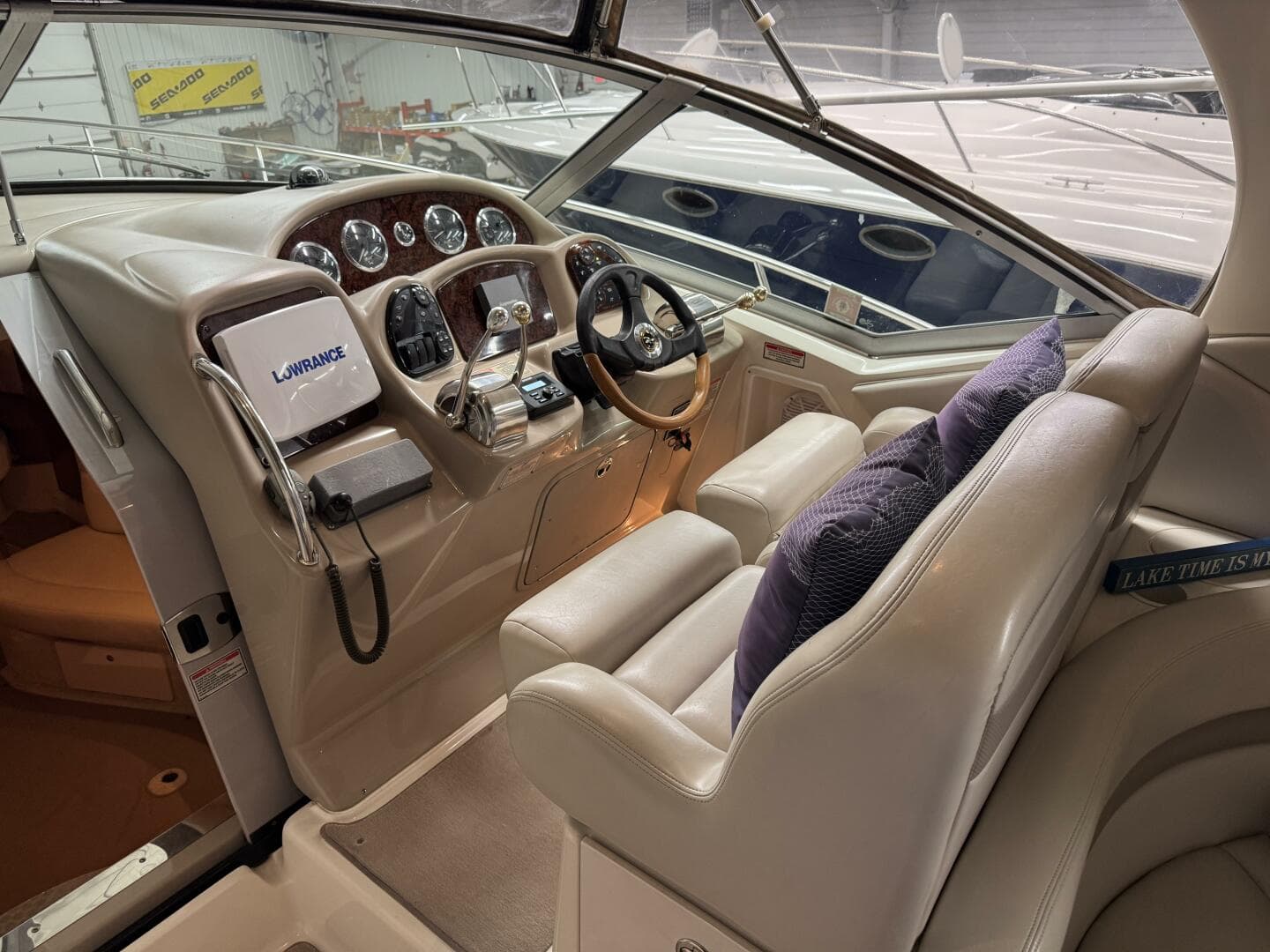 2002 Sea Ray 320 Sundancer — photo 21