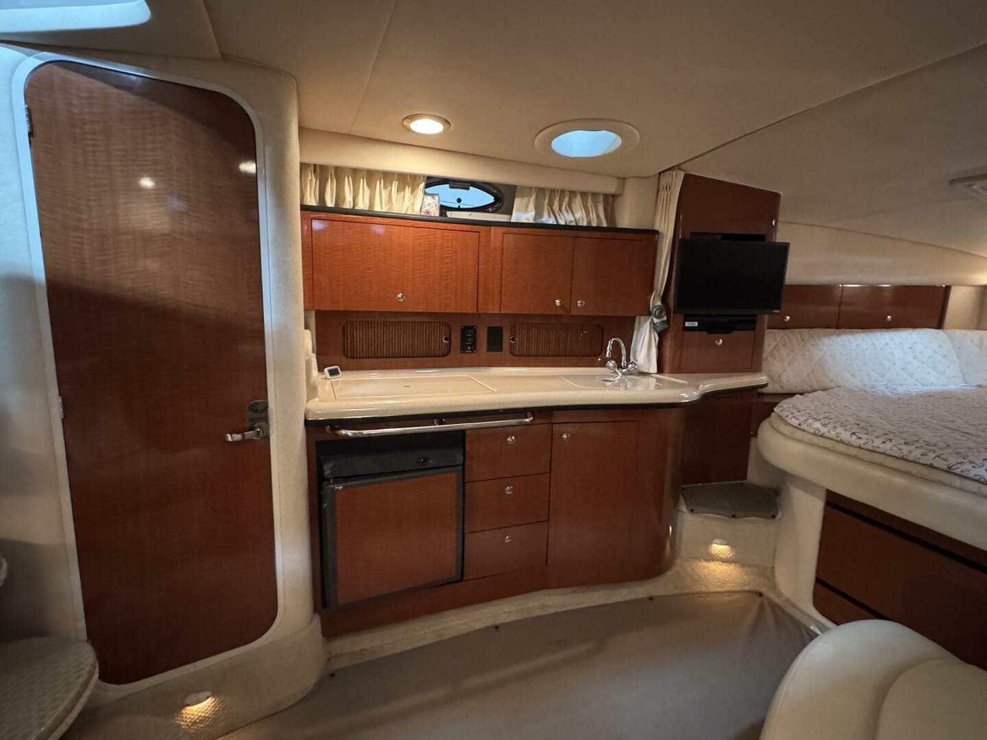 2002 Sea Ray 320 Sundancer — photo 6