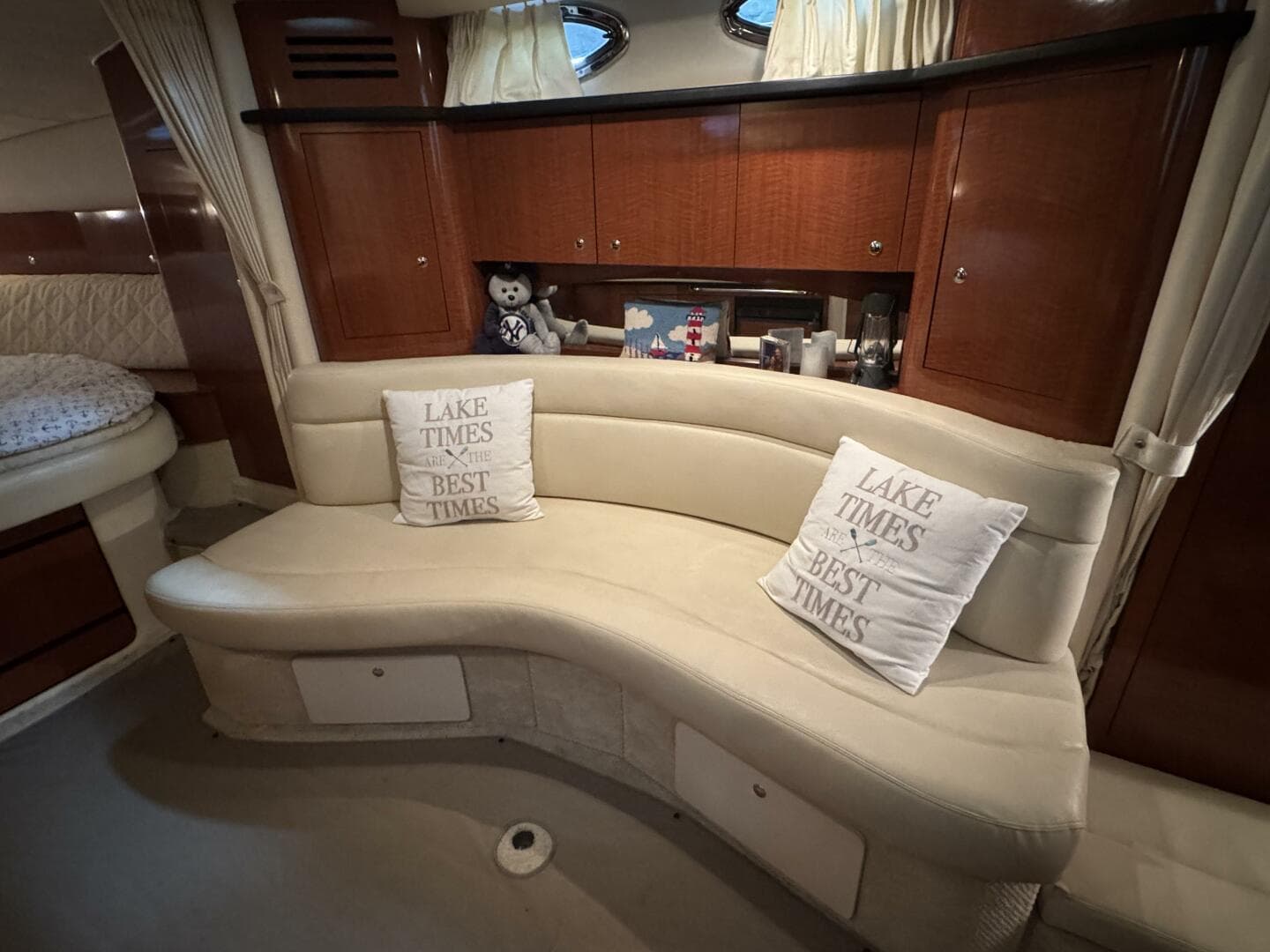 2002 Sea Ray 320 Sundancer — photo 4