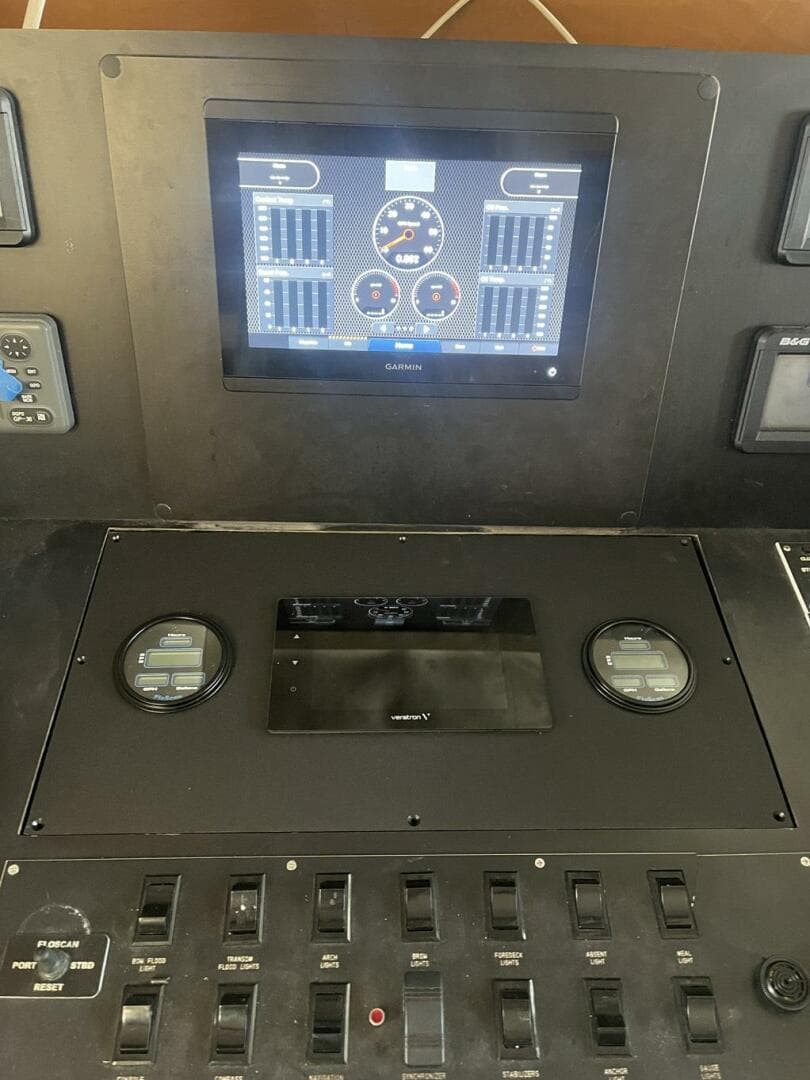 1990 Broward Custom Extended — photo 17