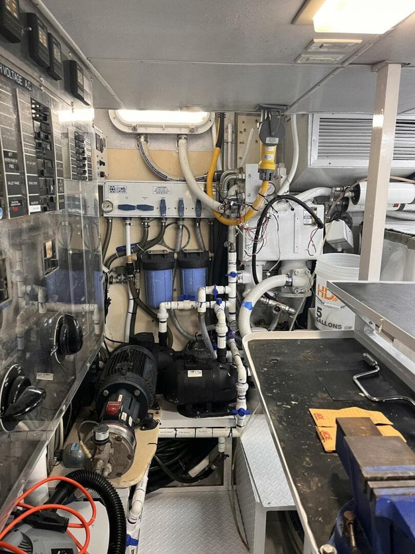 1990 Broward Custom Extended — photo 88