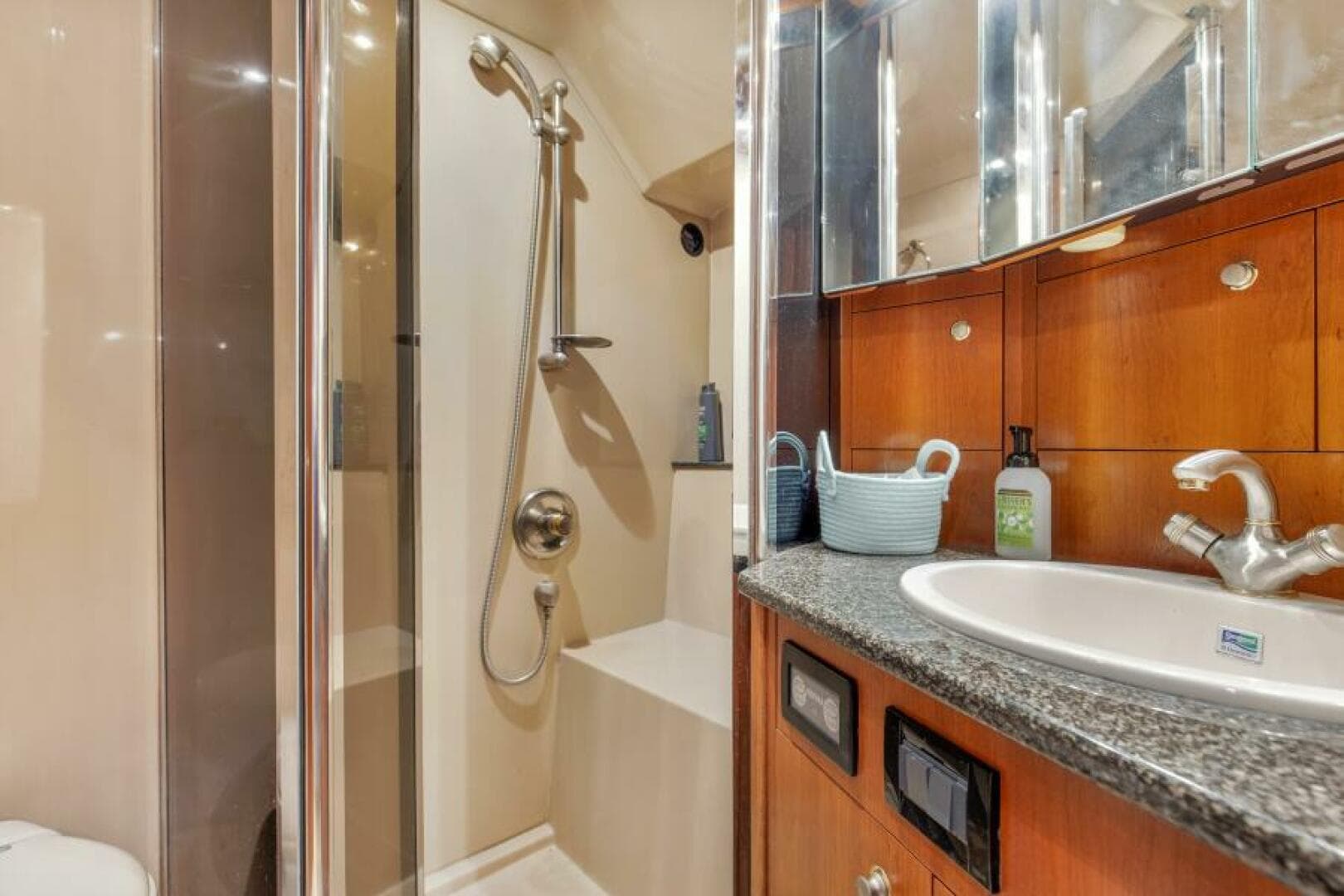 2005 Cruisers Yachts 500 Express — photo 10