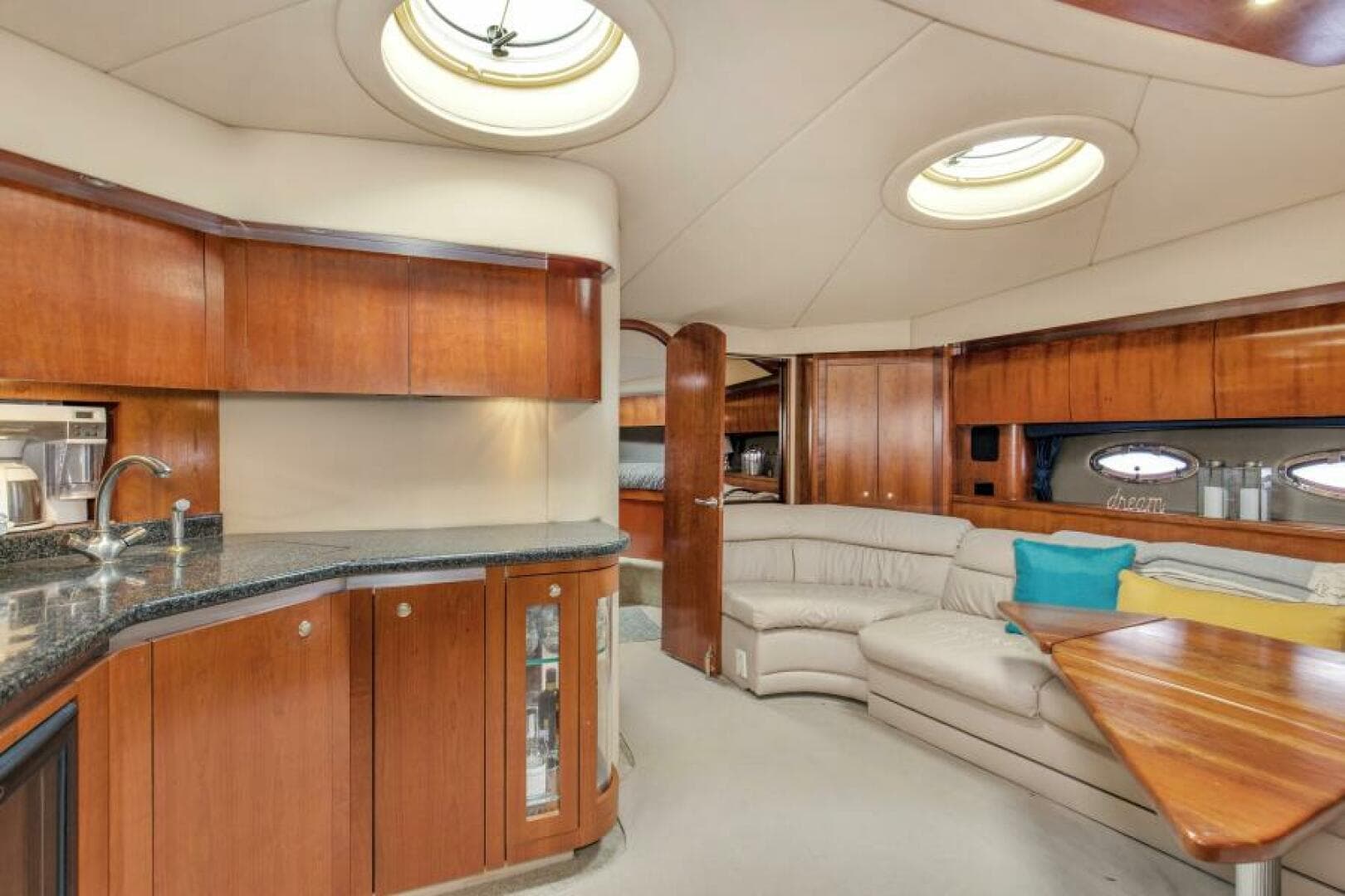 2005 Cruisers Yachts 500 Express — photo 7