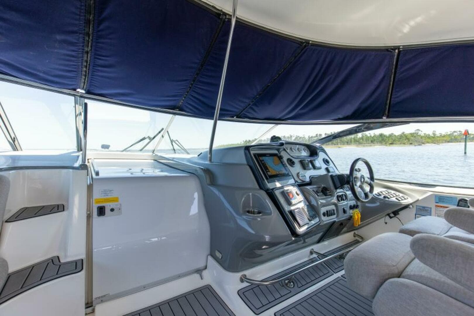 2005 Cruisers Yachts 500 Express — photo 14