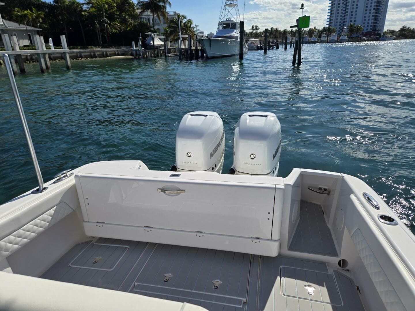 2019 Intrepid 327 — photo 12