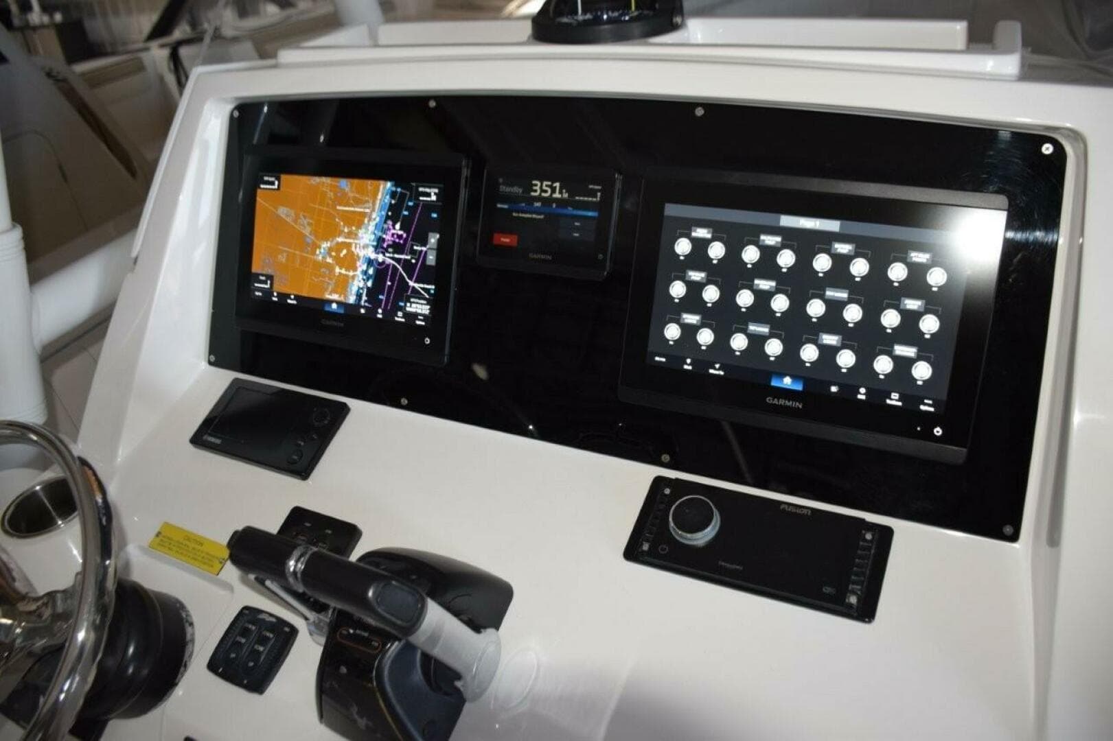 2017 Intrepid 327 CC — photo 25