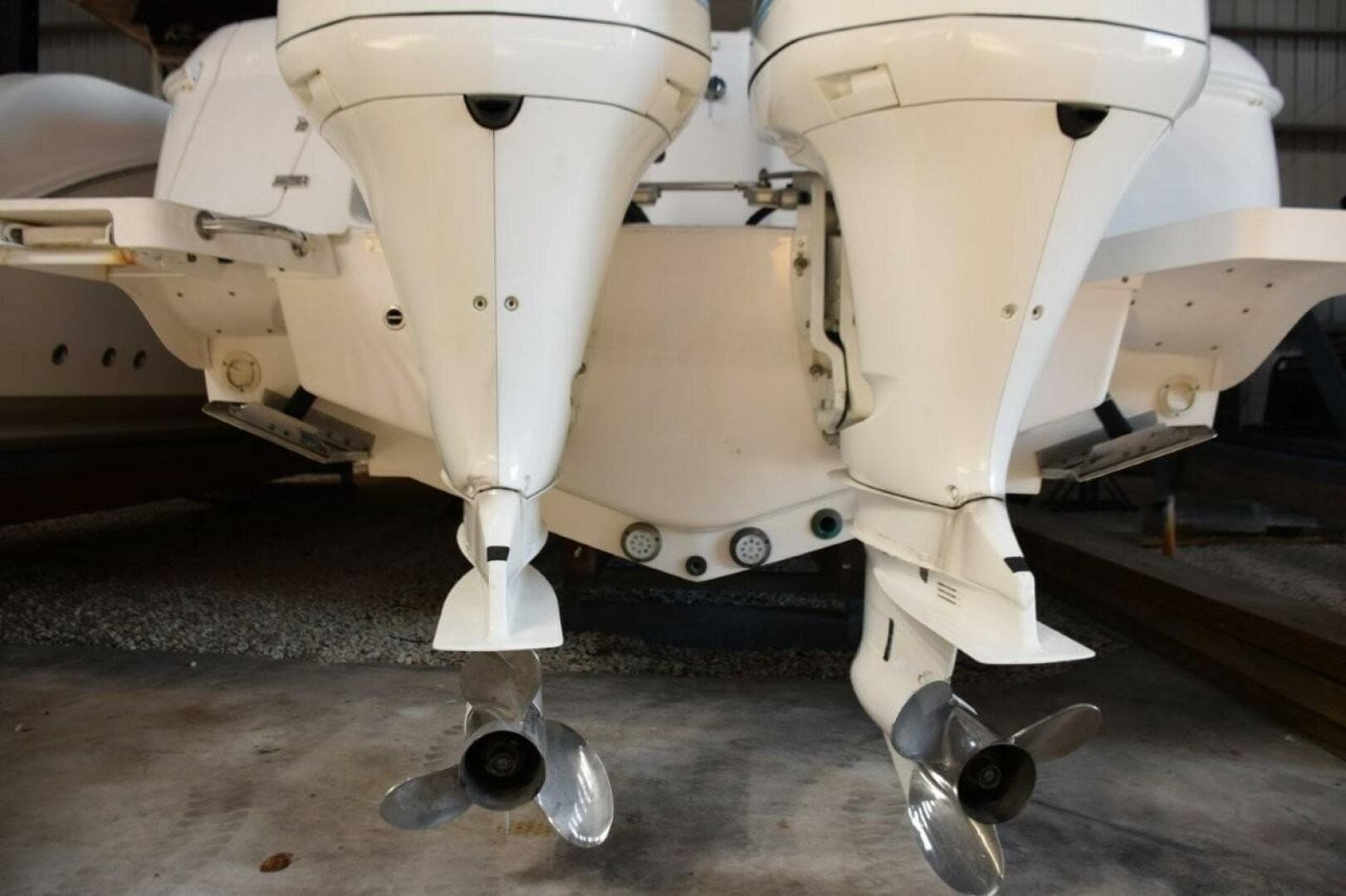 2017 Intrepid 327 CC — photo 36