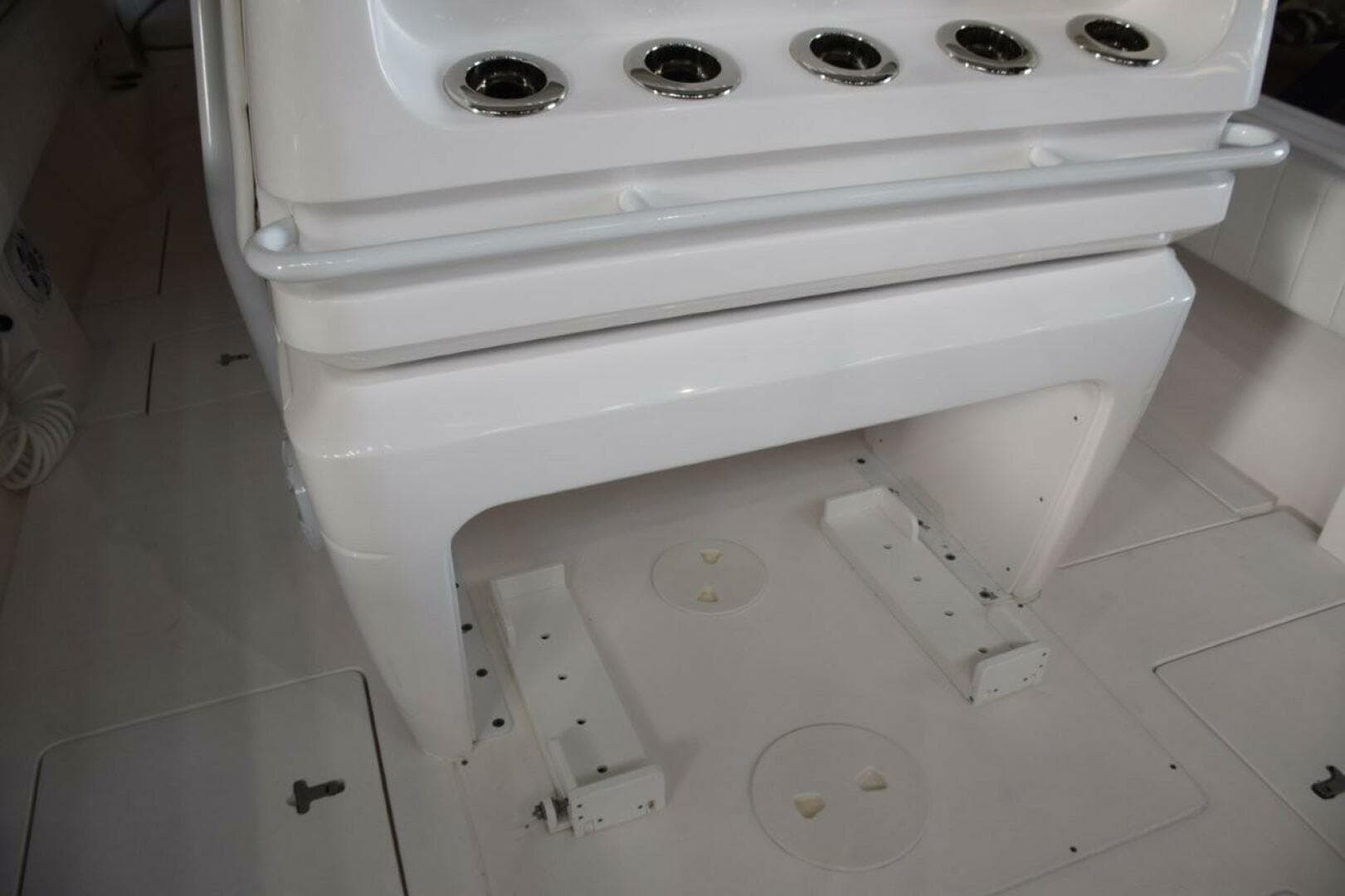 2017 Intrepid 327 CC — photo 26