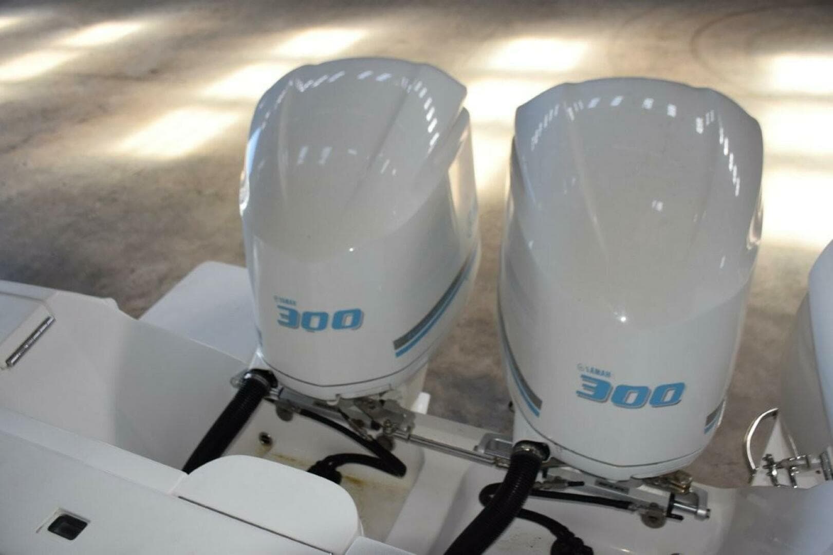 2017 Intrepid 327 CC — photo 34