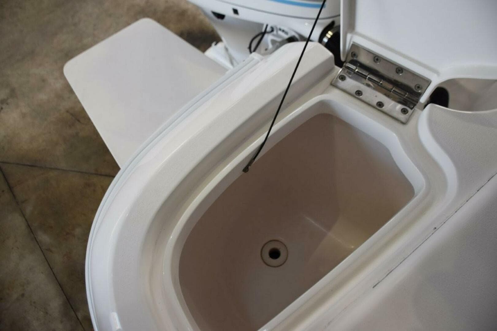 2017 Intrepid 327 CC — photo 32