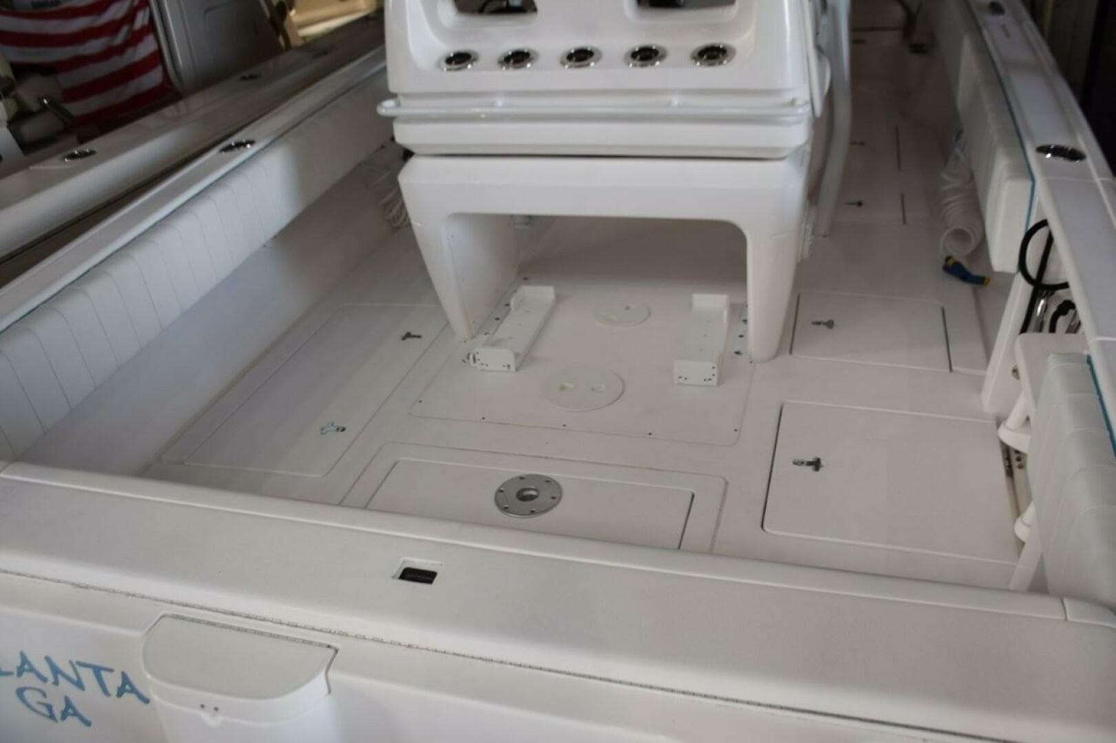 2017 Intrepid 327 CC — photo 27