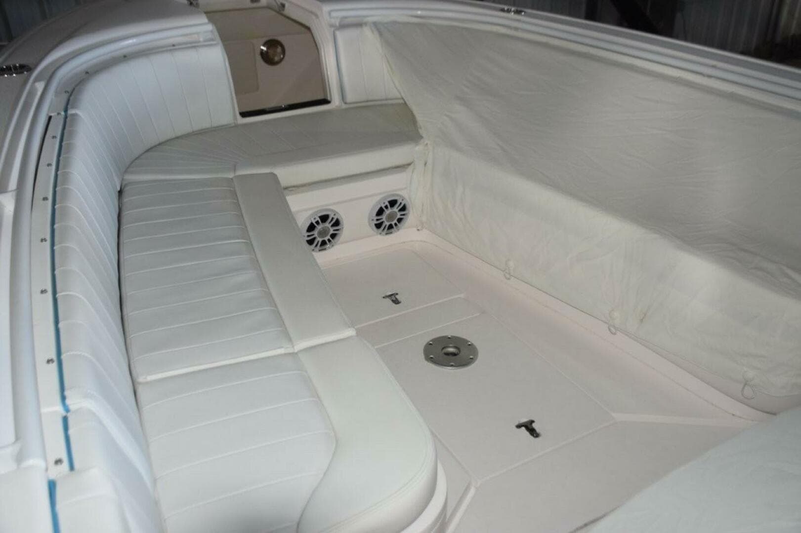 2017 Intrepid 327 CC — photo 20