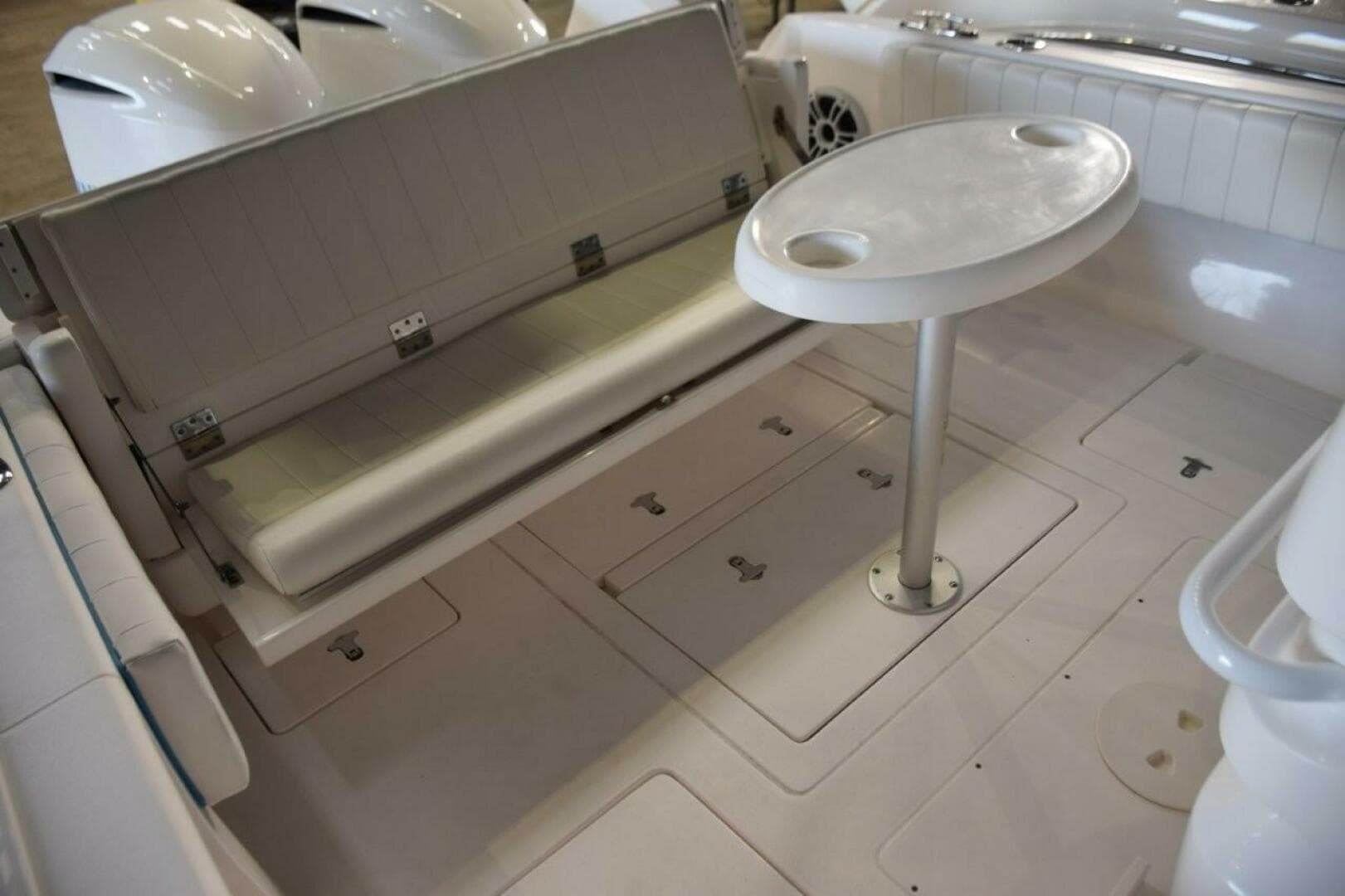 2017 Intrepid 327 CC — photo 28