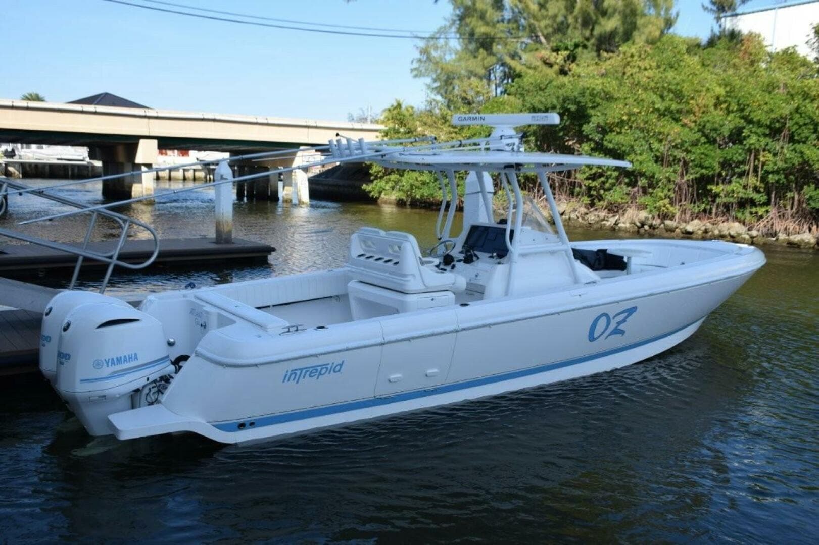 2017 Intrepid 327 CC — photo 2