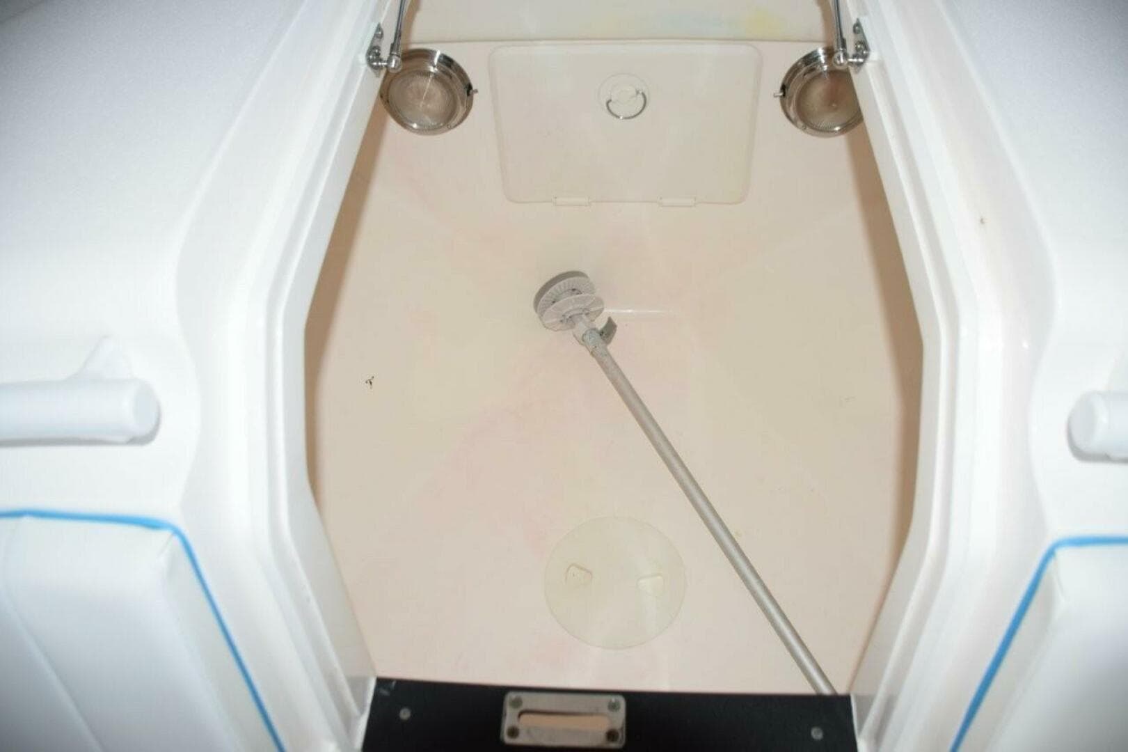 2017 Intrepid 327 CC — photo 21