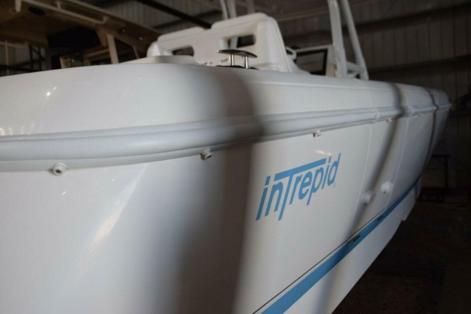 2017 Intrepid 327 CC — photo 40