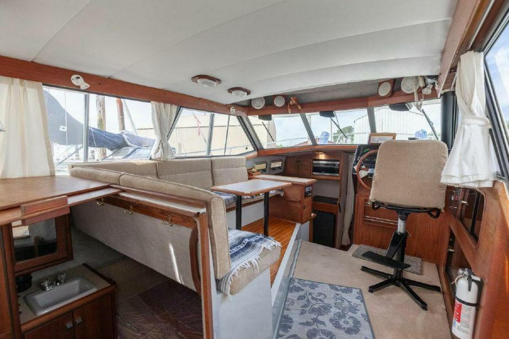1987 Bayliner 3270 — photo 3