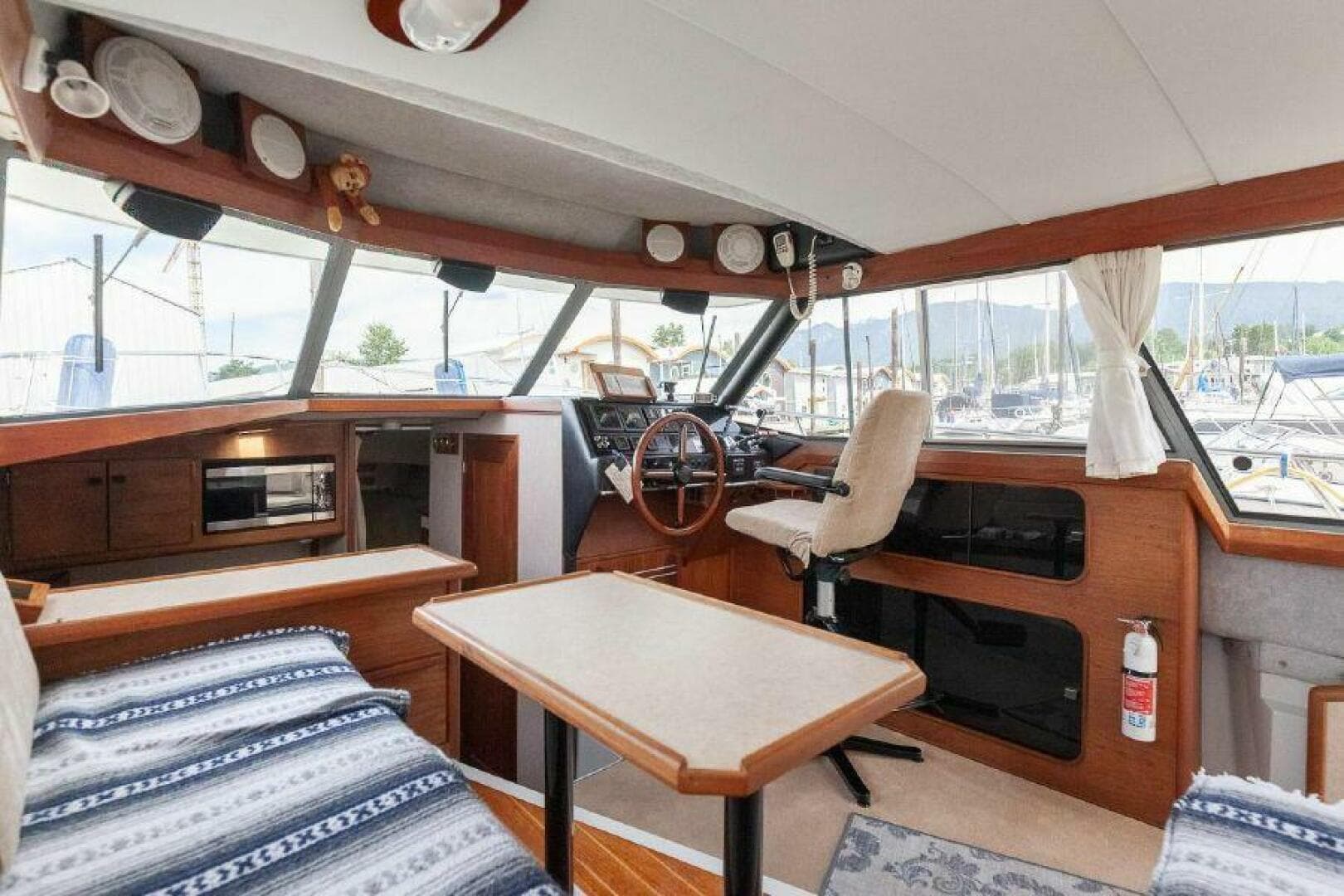 1987 Bayliner 3270 — photo 4