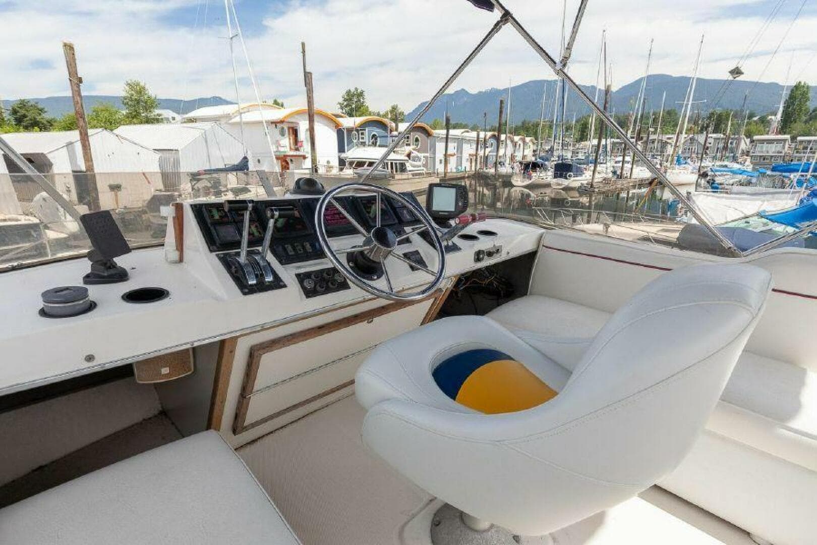 1987 Bayliner 3270 — photo 8