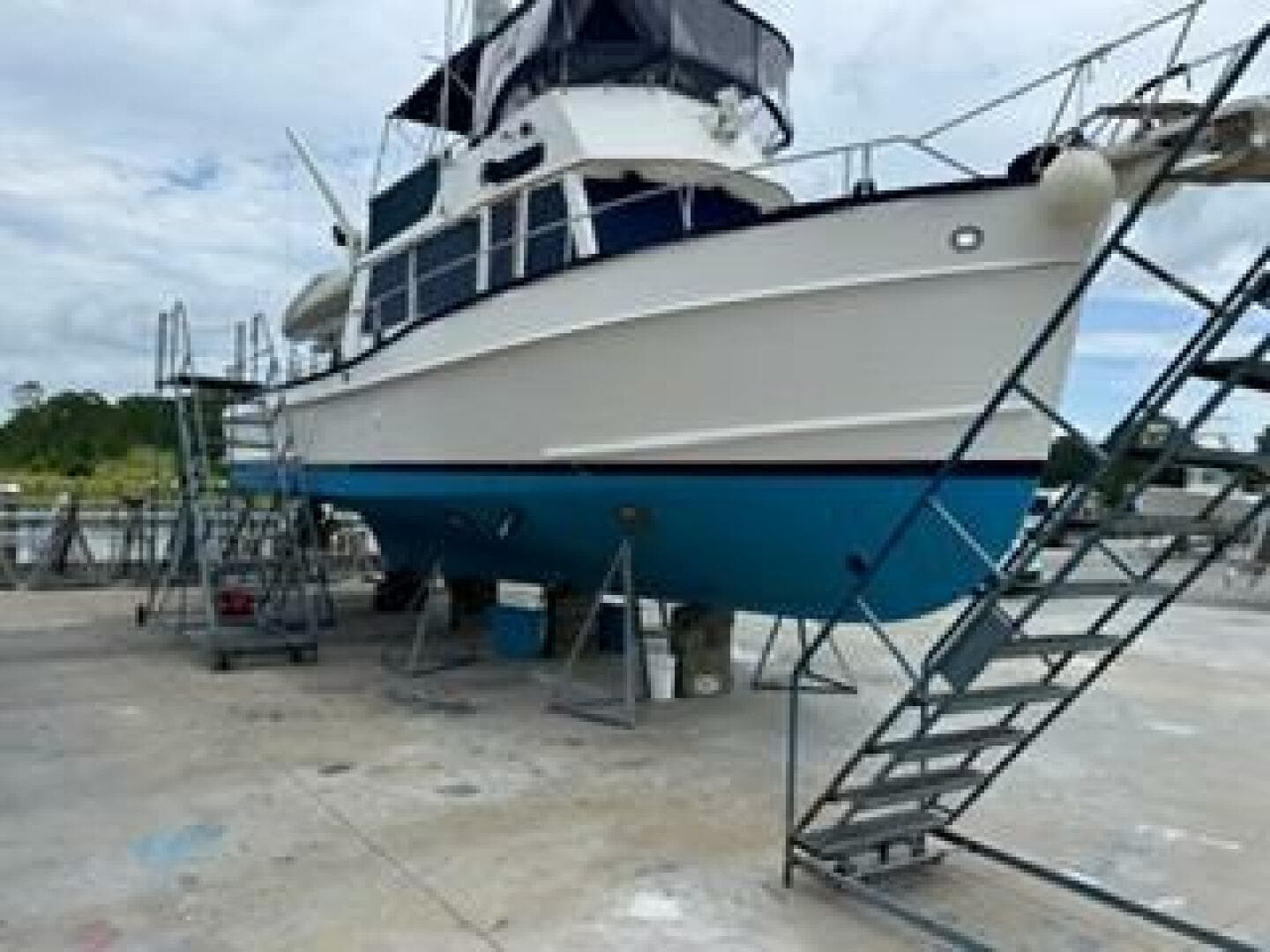 2002 Grand Banks Classic — photo 95