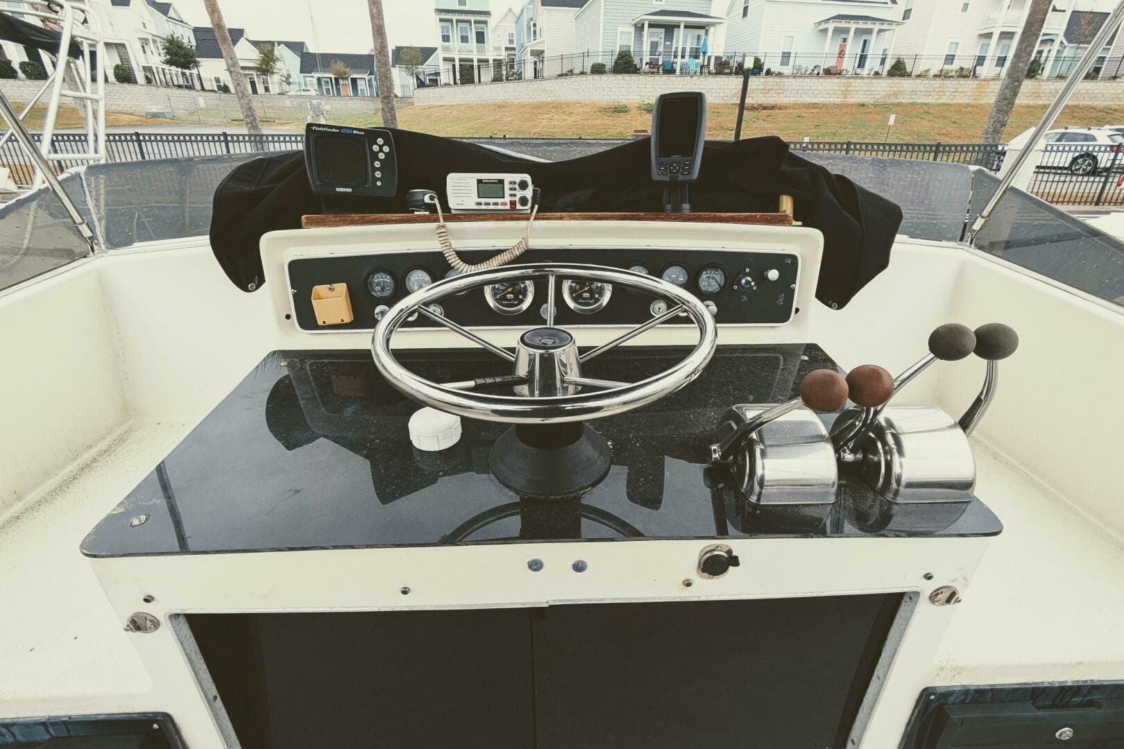 1969 Chris-Craft 35 Commander — photo 9