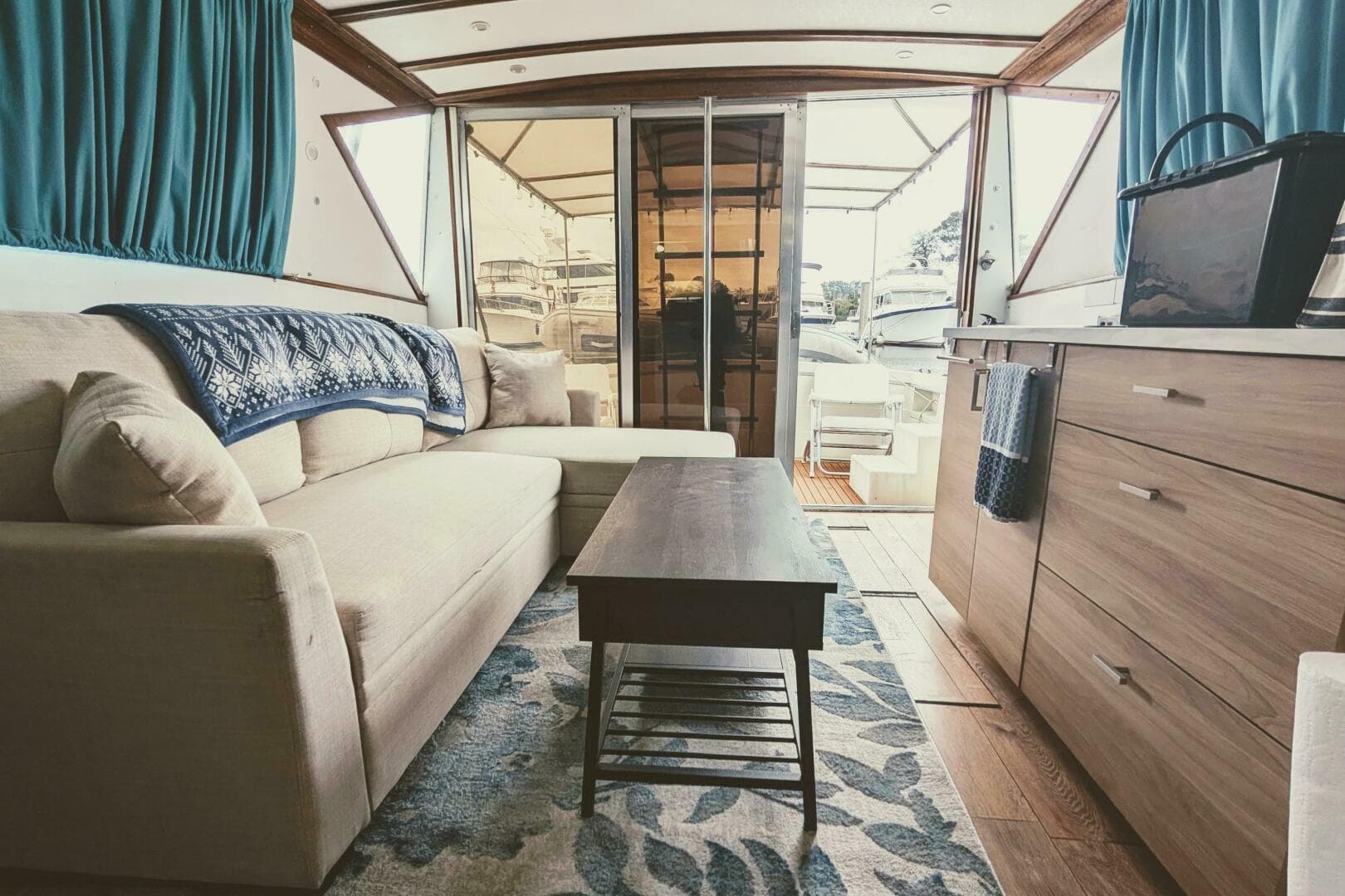 1969 Chris-Craft 35 Commander — photo 16