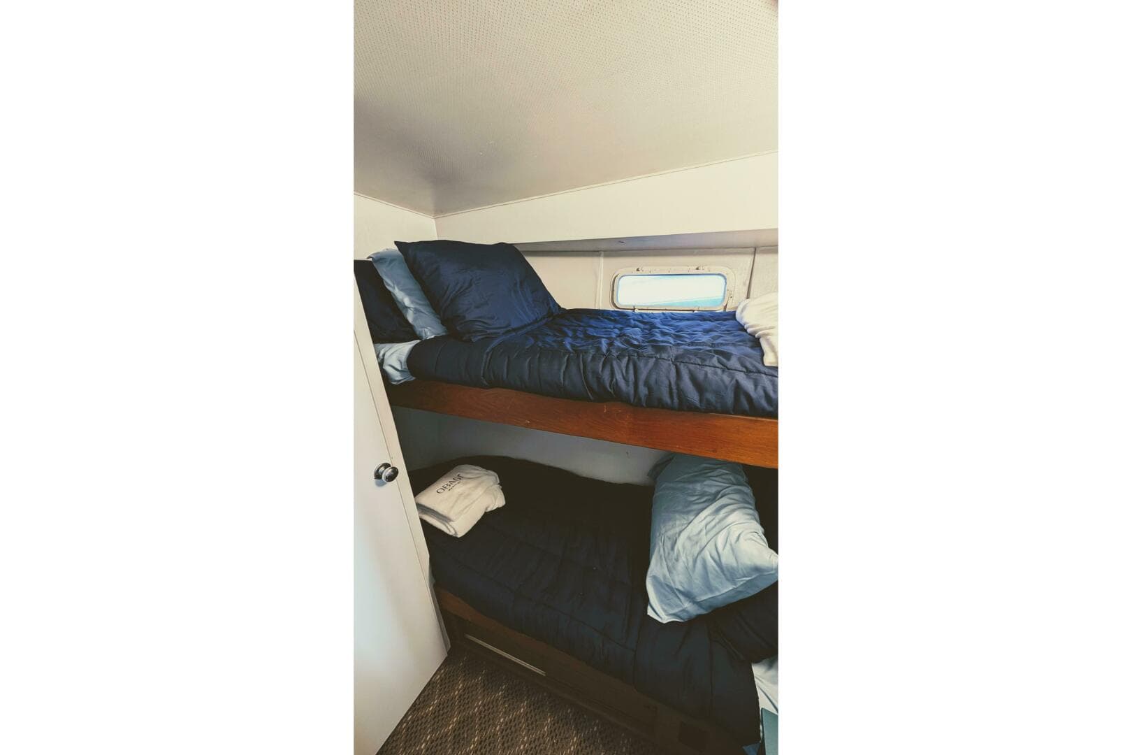 1969 Chris-Craft 35 Commander — photo 22