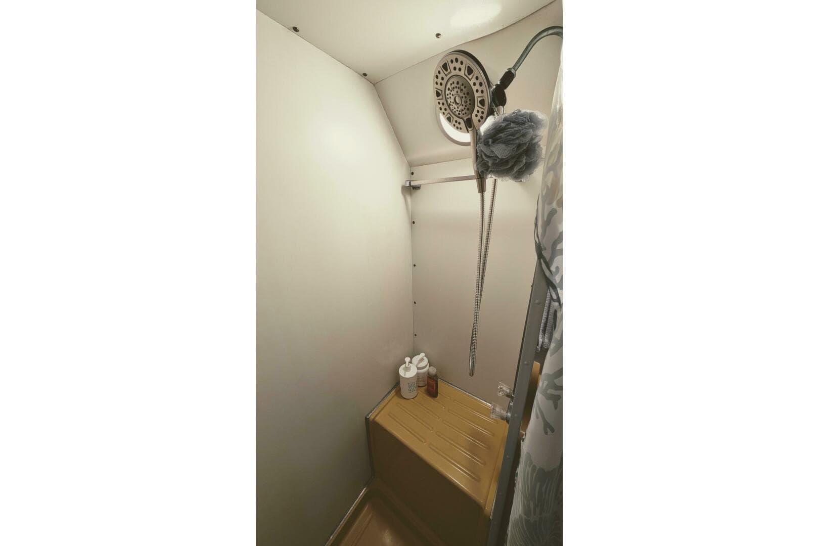 1969 Chris-Craft 35 Commander — photo 20