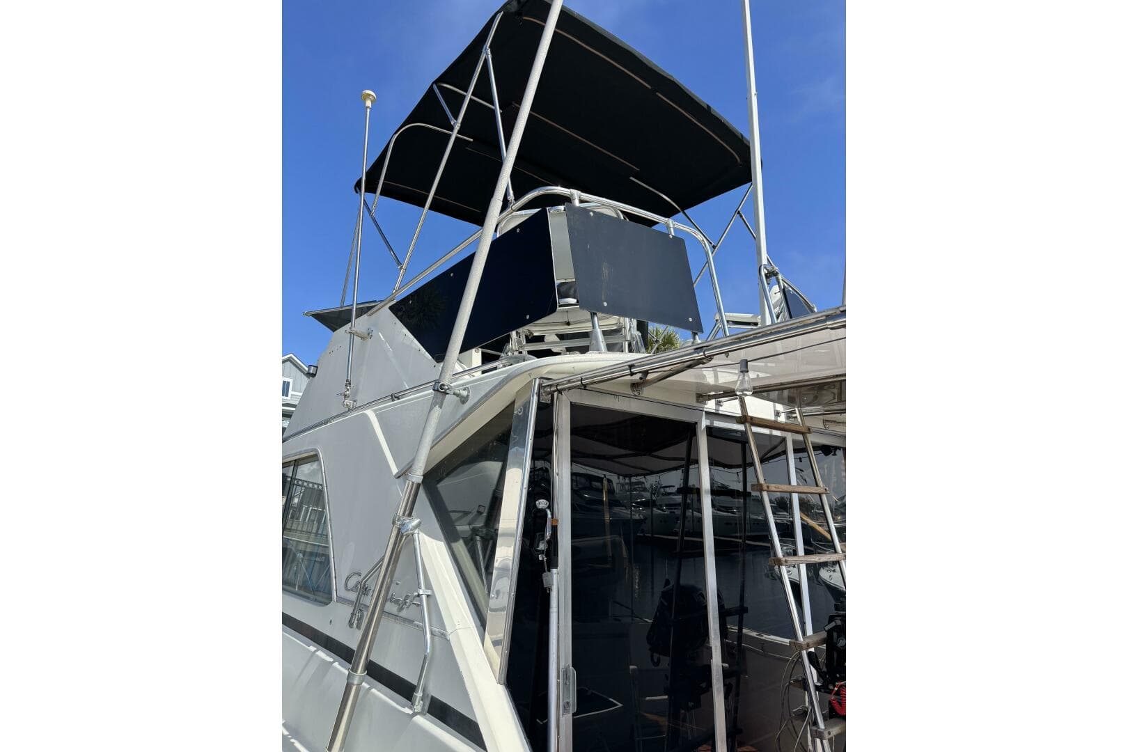 1969 Chris-Craft 35 Commander — photo 12