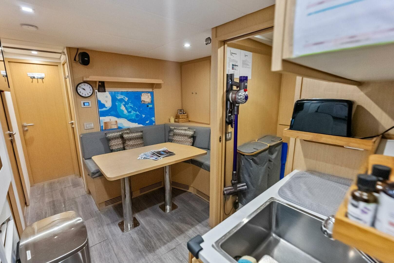 2023 Custom Line 33 Navetta — photo 113