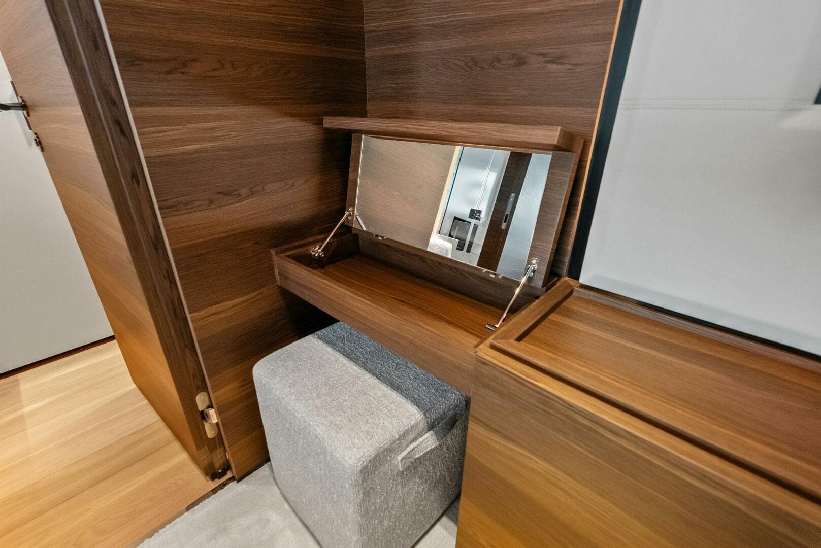 2023 Custom Line 33 Navetta — photo 76