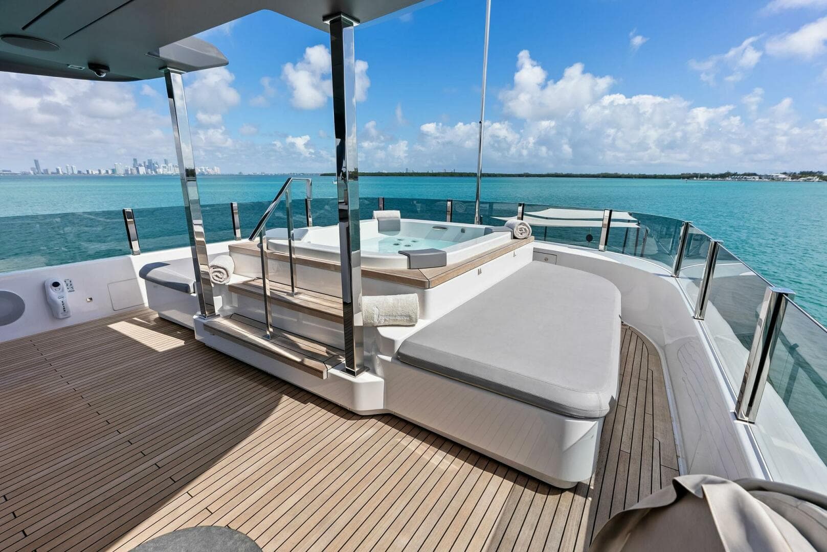 2023 Custom Line 33 Navetta — photo 11