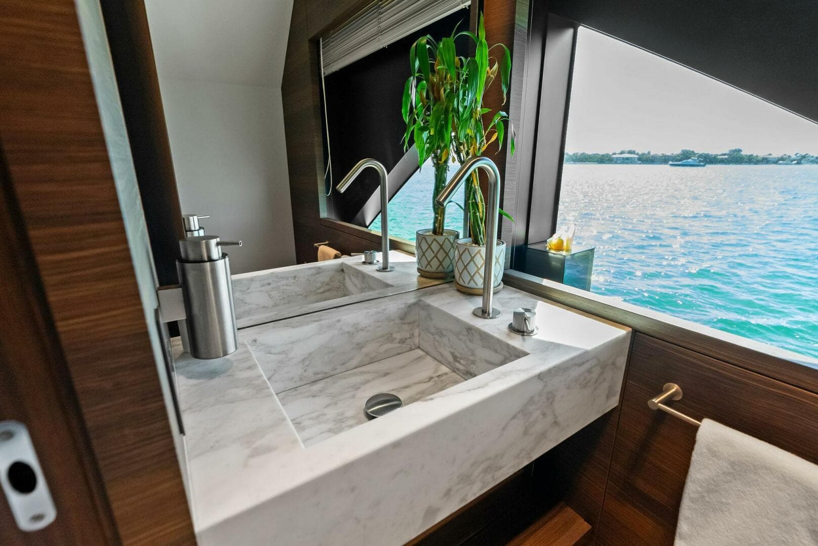 2023 Custom Line 33 Navetta — photo 67