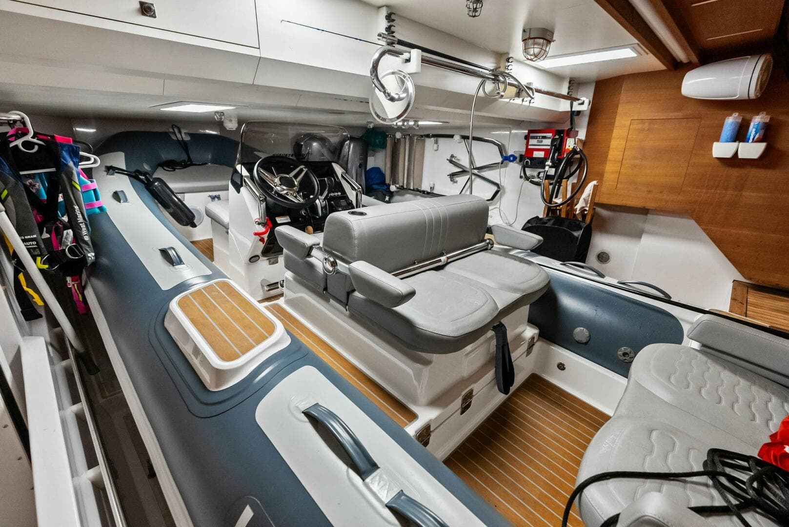 2023 Custom Line 33 Navetta — photo 121