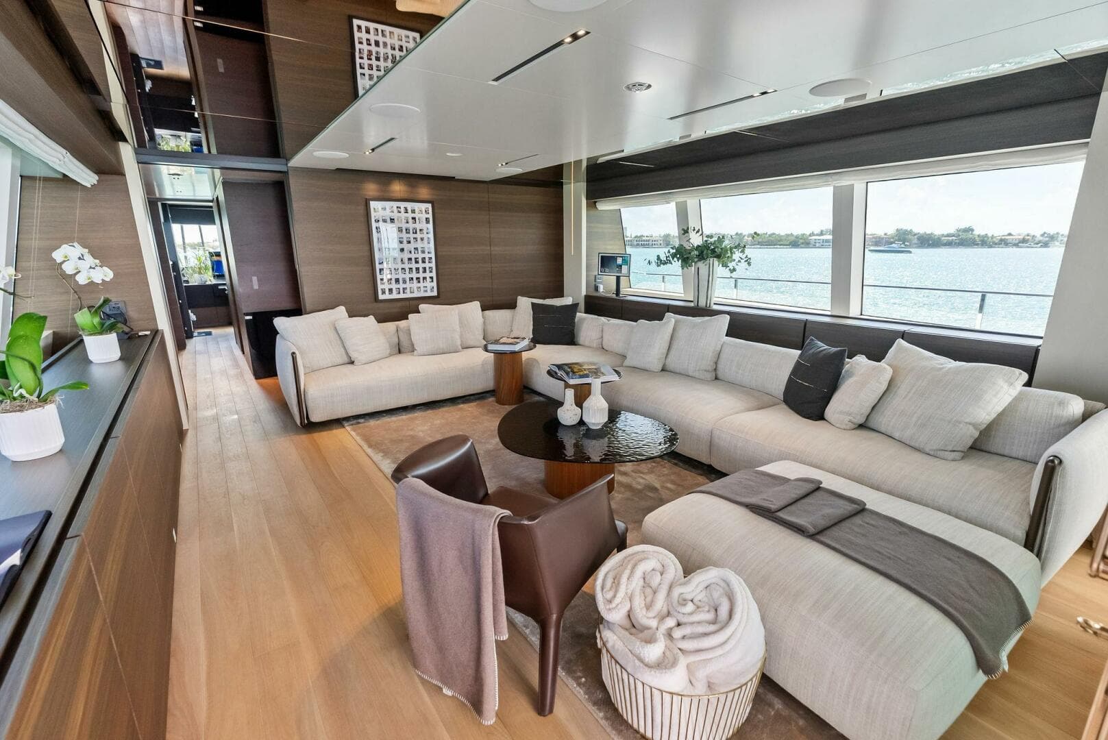 2023 Custom Line 33 Navetta — photo 36