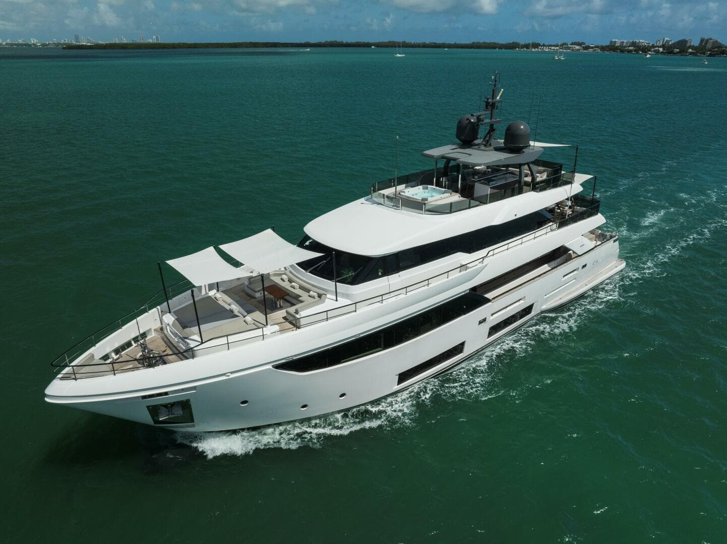 2023 Custom Line 33 Navetta — photo 2