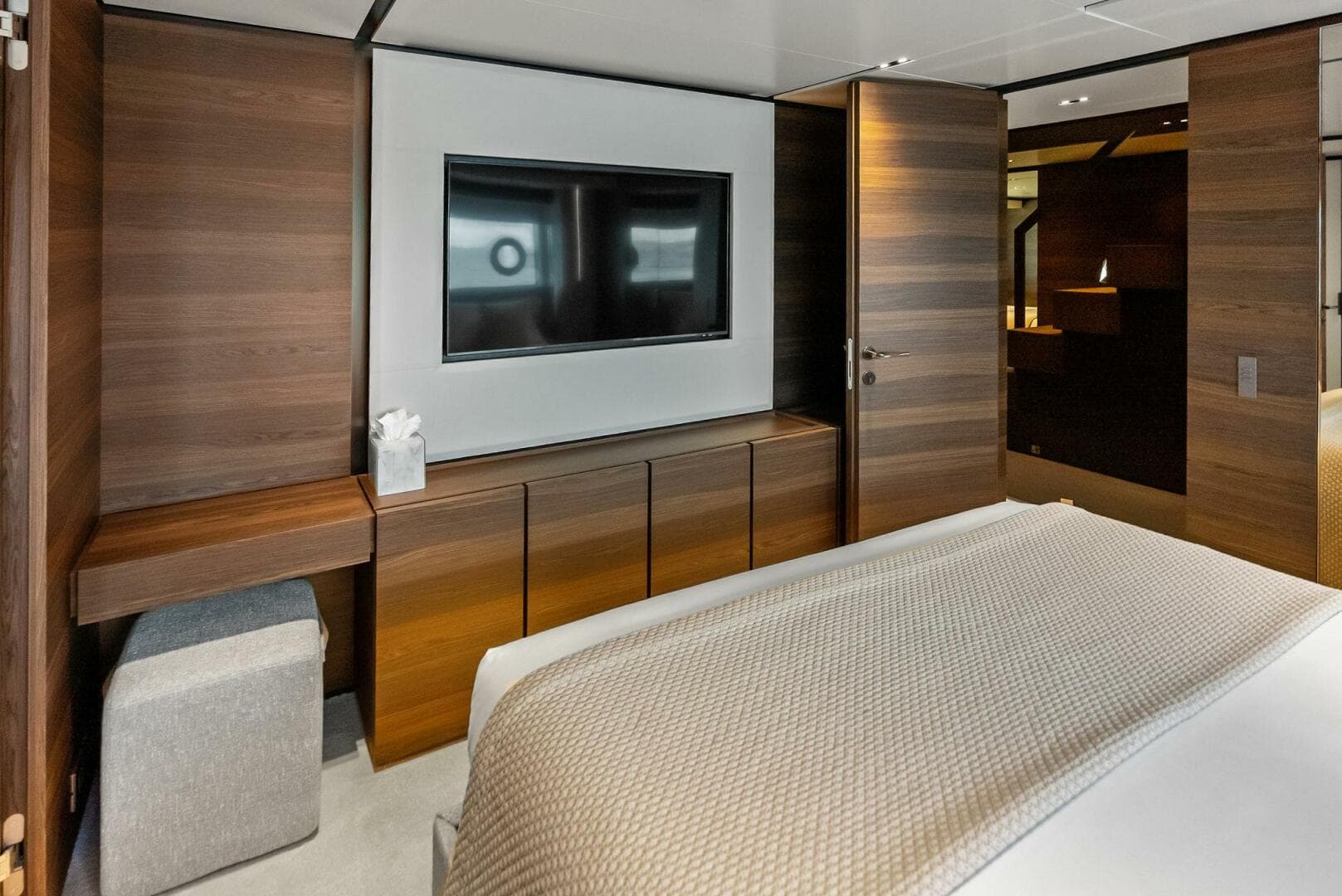 2023 Custom Line 33 Navetta — photo 75