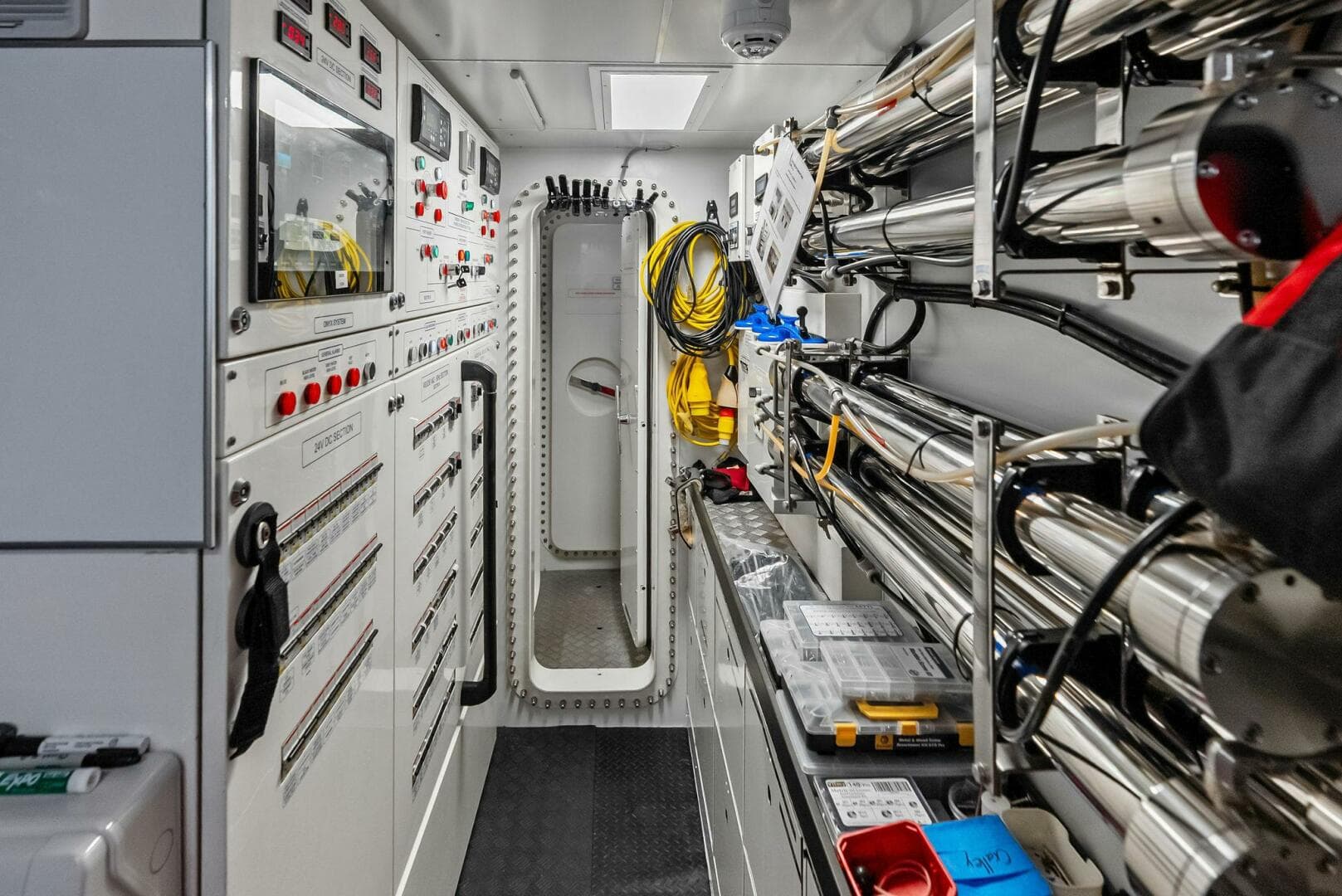 2023 Custom Line 33 Navetta — photo 136