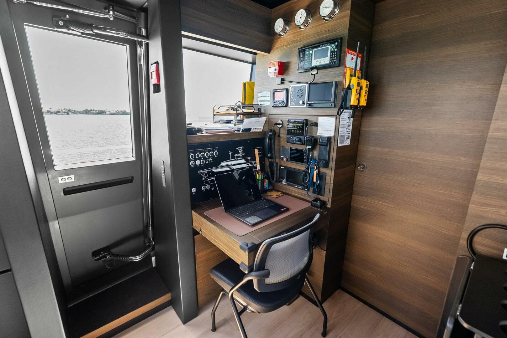 2023 Custom Line 33 Navetta — photo 106