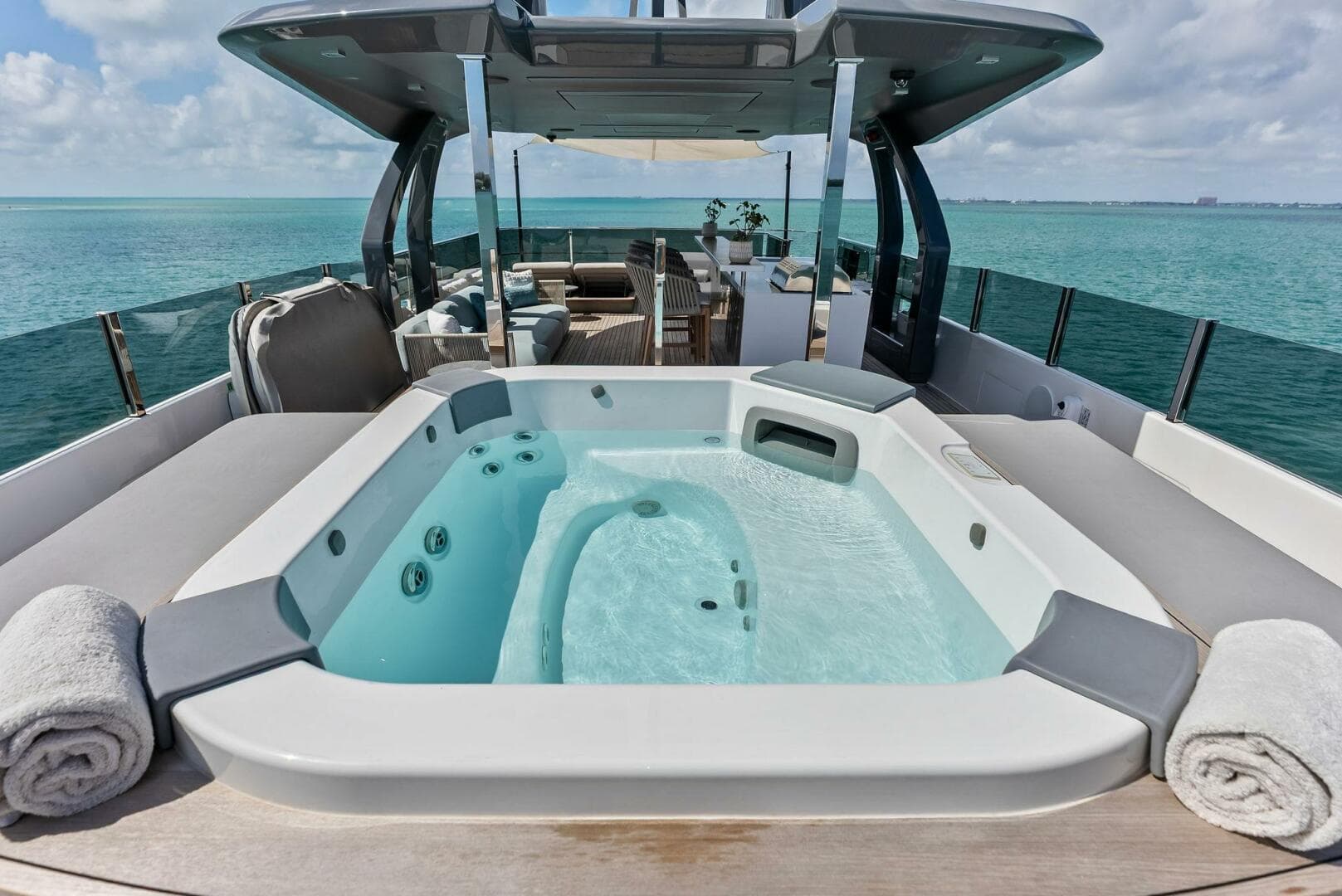 2023 Custom Line 33 Navetta — photo 12