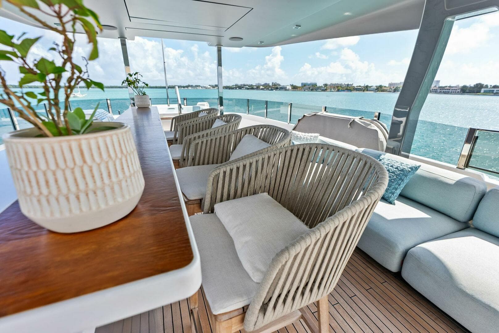 2023 Custom Line 33 Navetta — photo 5