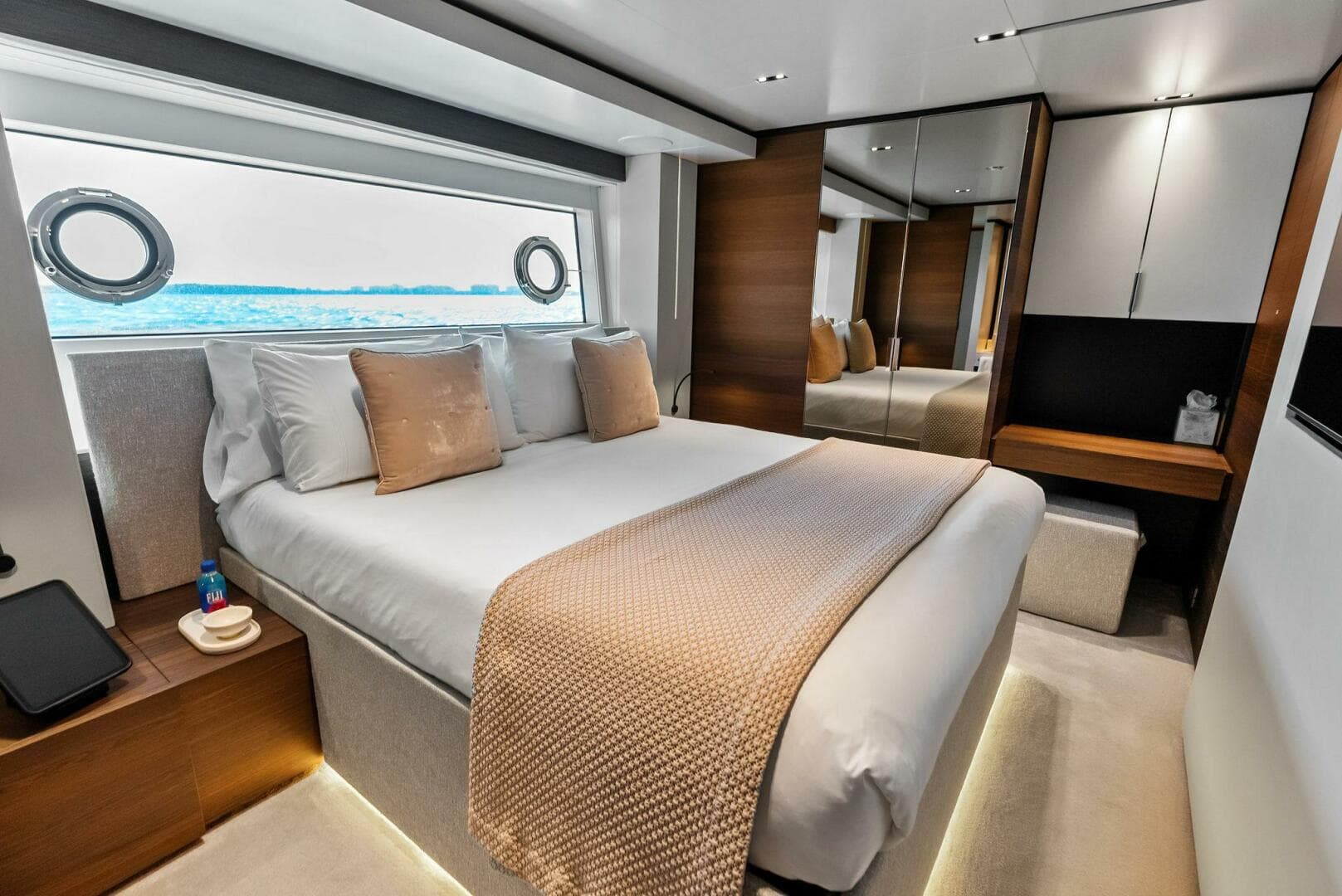 2023 Custom Line 33 Navetta — photo 81